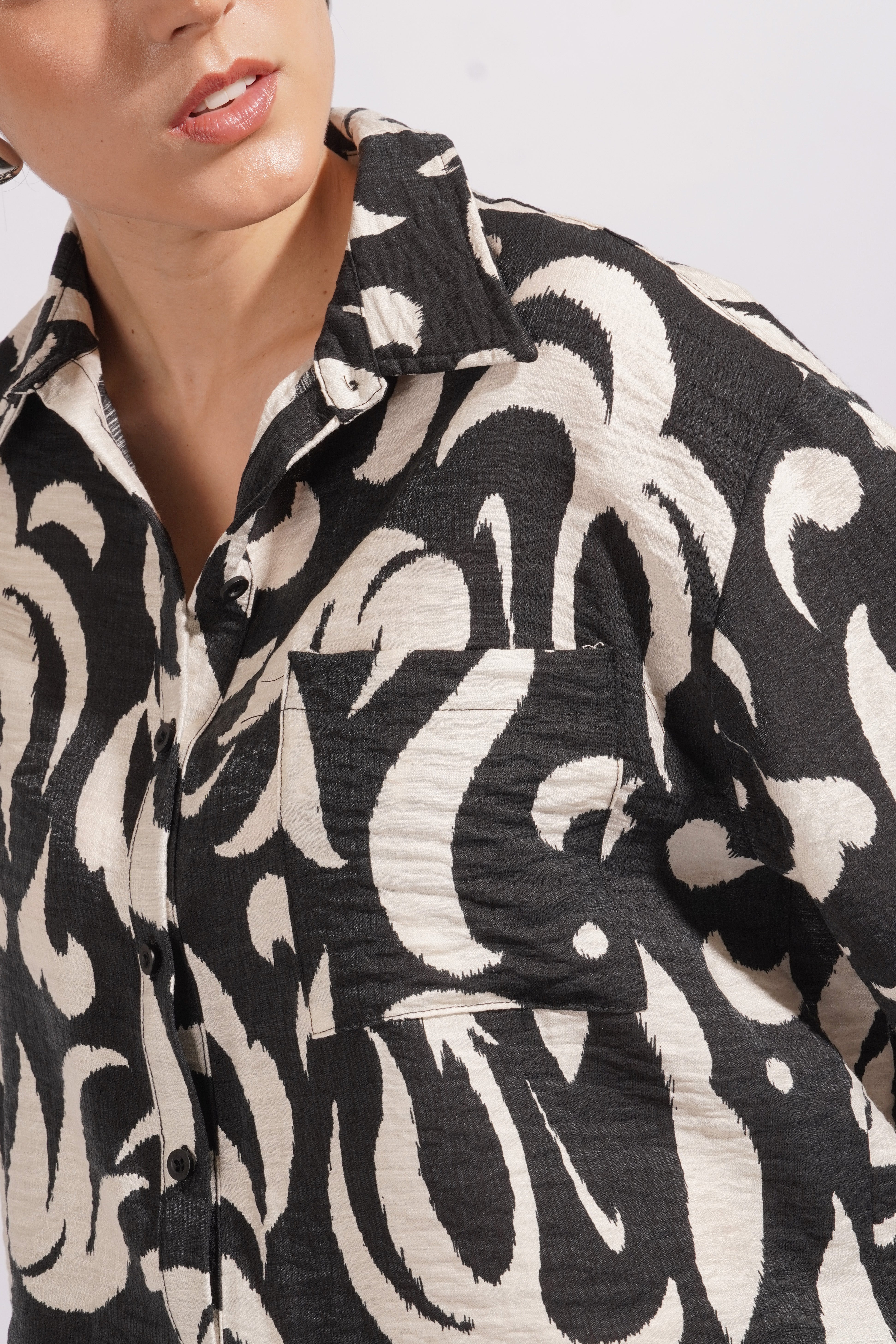 Blusa Manga Corta Estampada - Negro