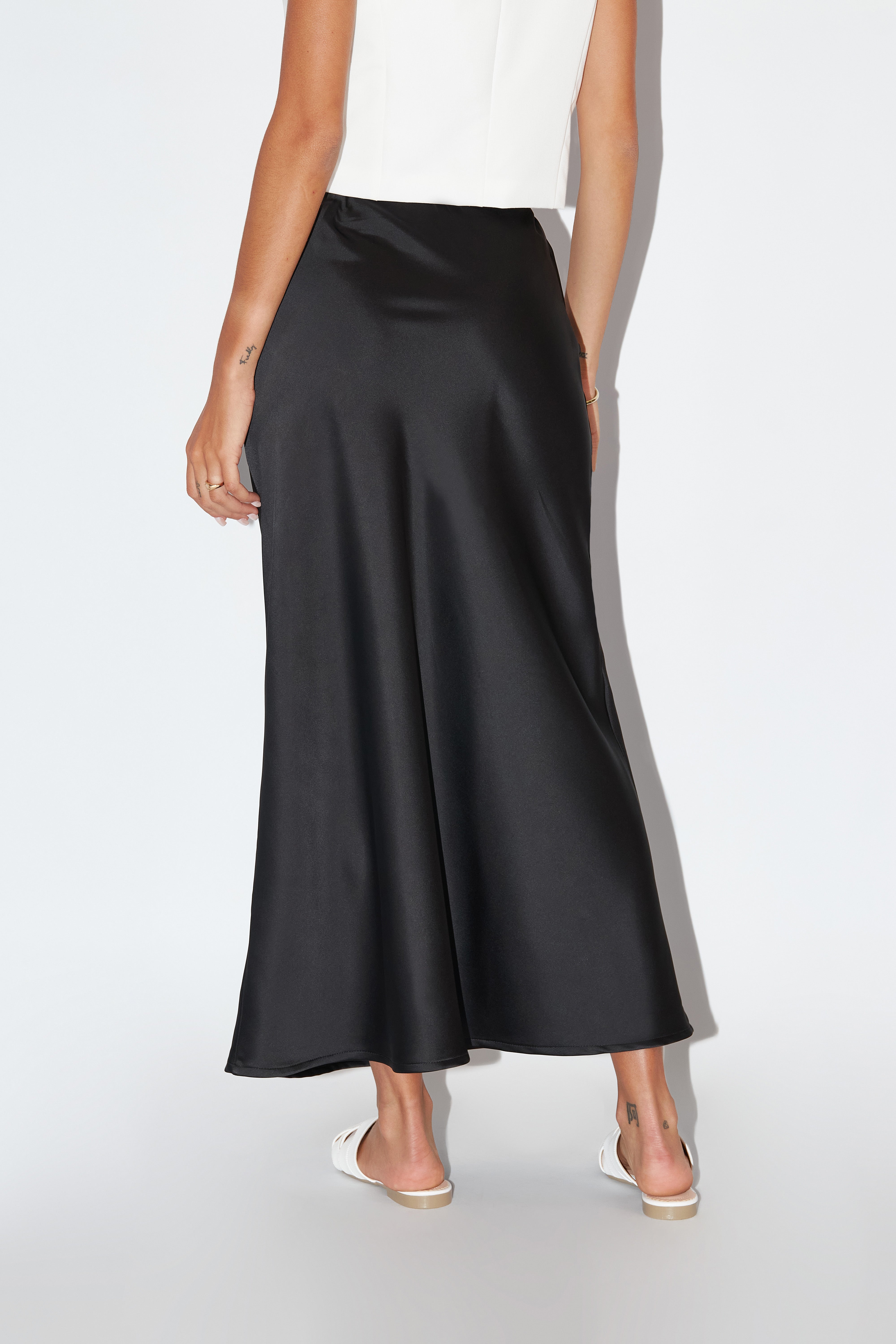 Falda Midi Satin - Negro