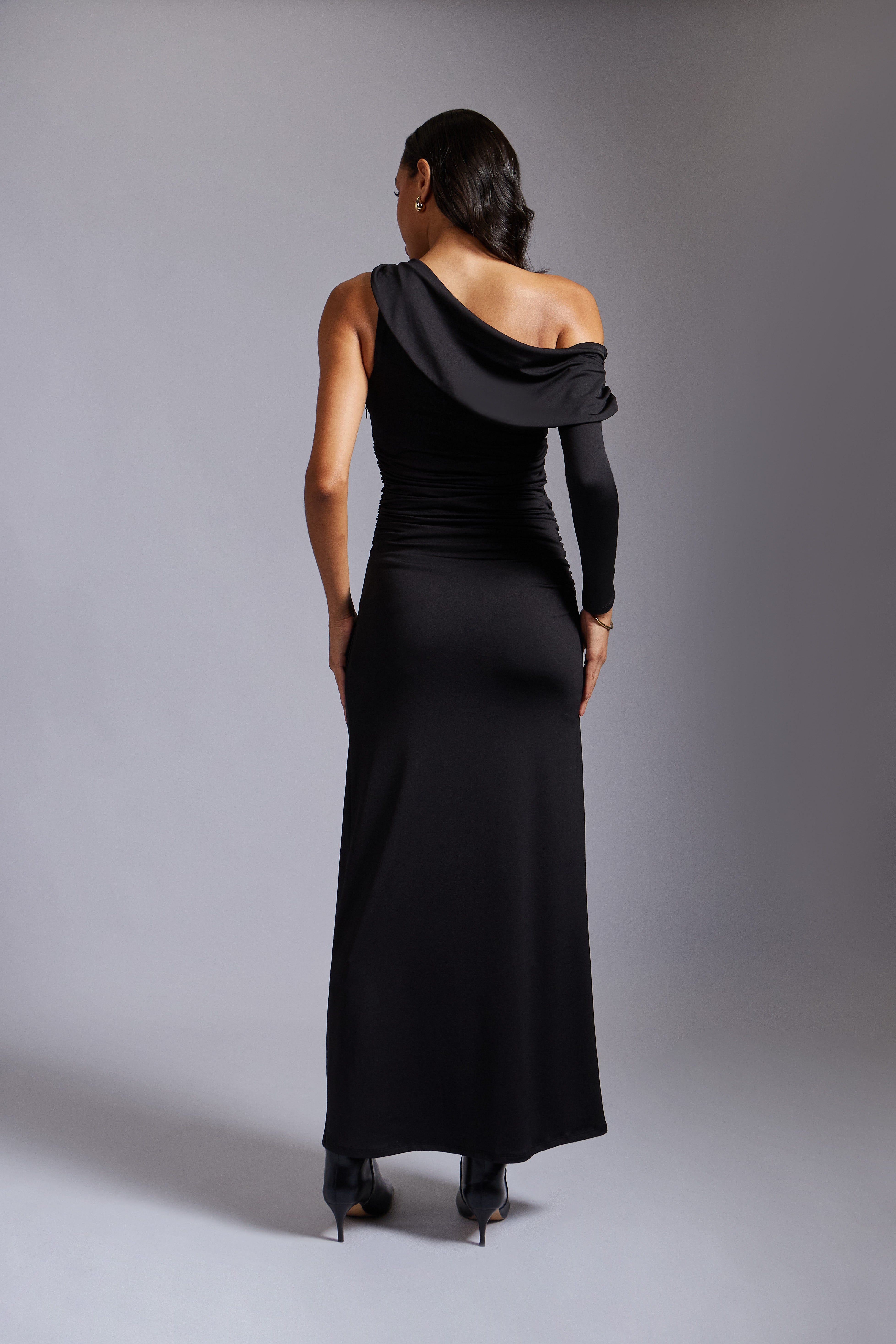 Vestido Asimétrico Broche - Negro