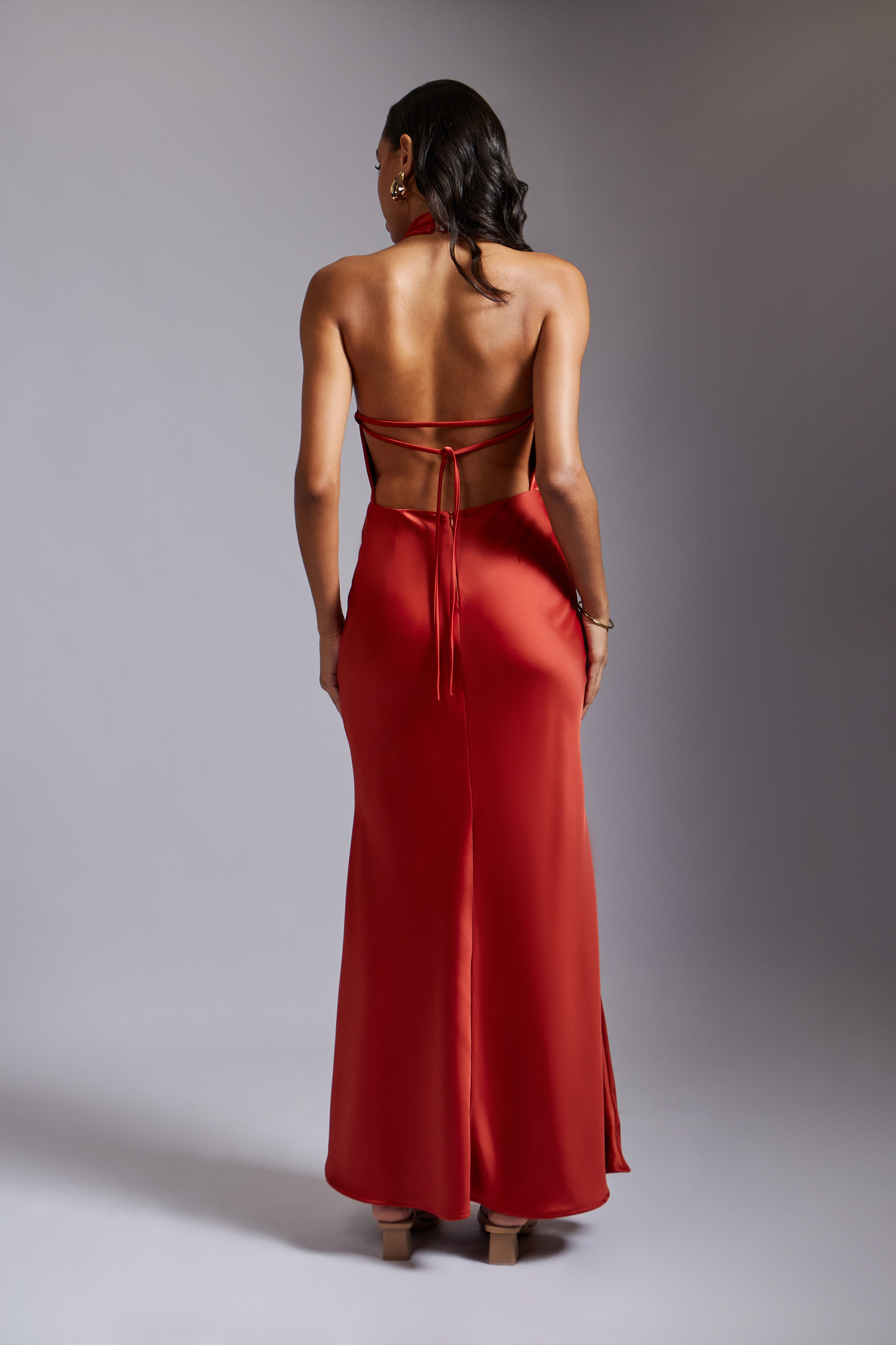 Vestido Halter Satinado - Lacre