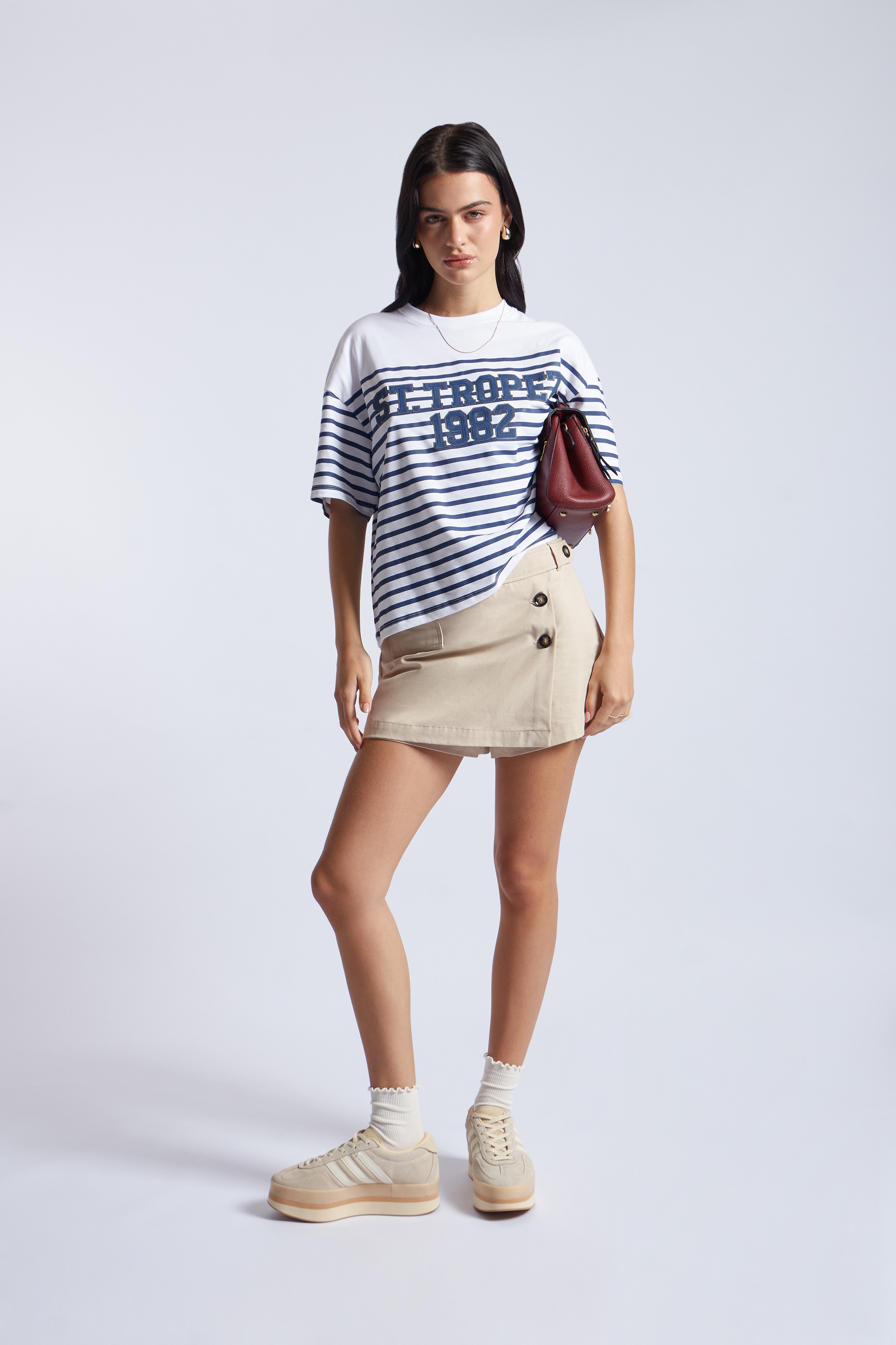 T-Shirt Boxy a Rayas Varsity - Blanco Azul