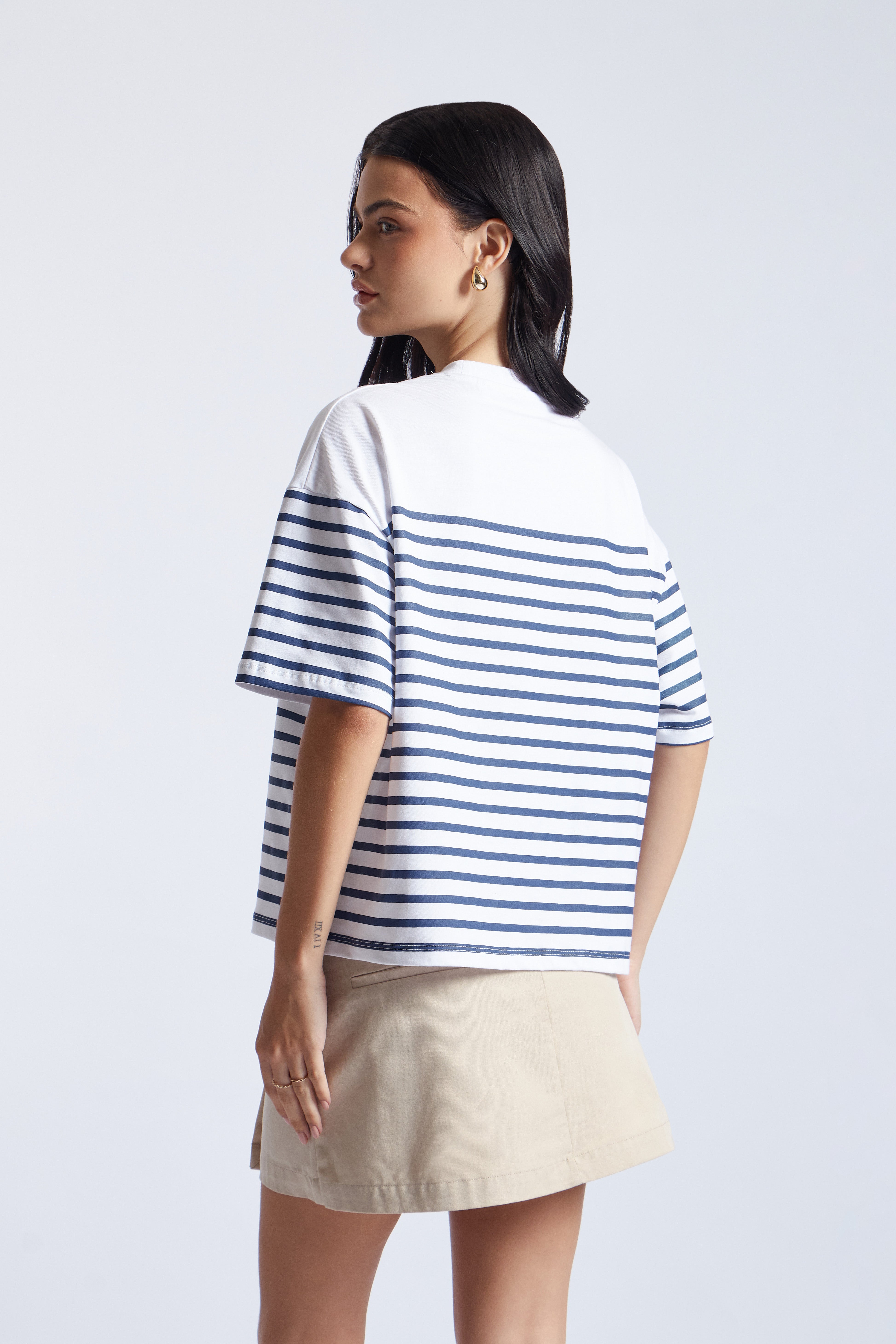 T-Shirt Boxy a Rayas Varsity - Blanco Azul