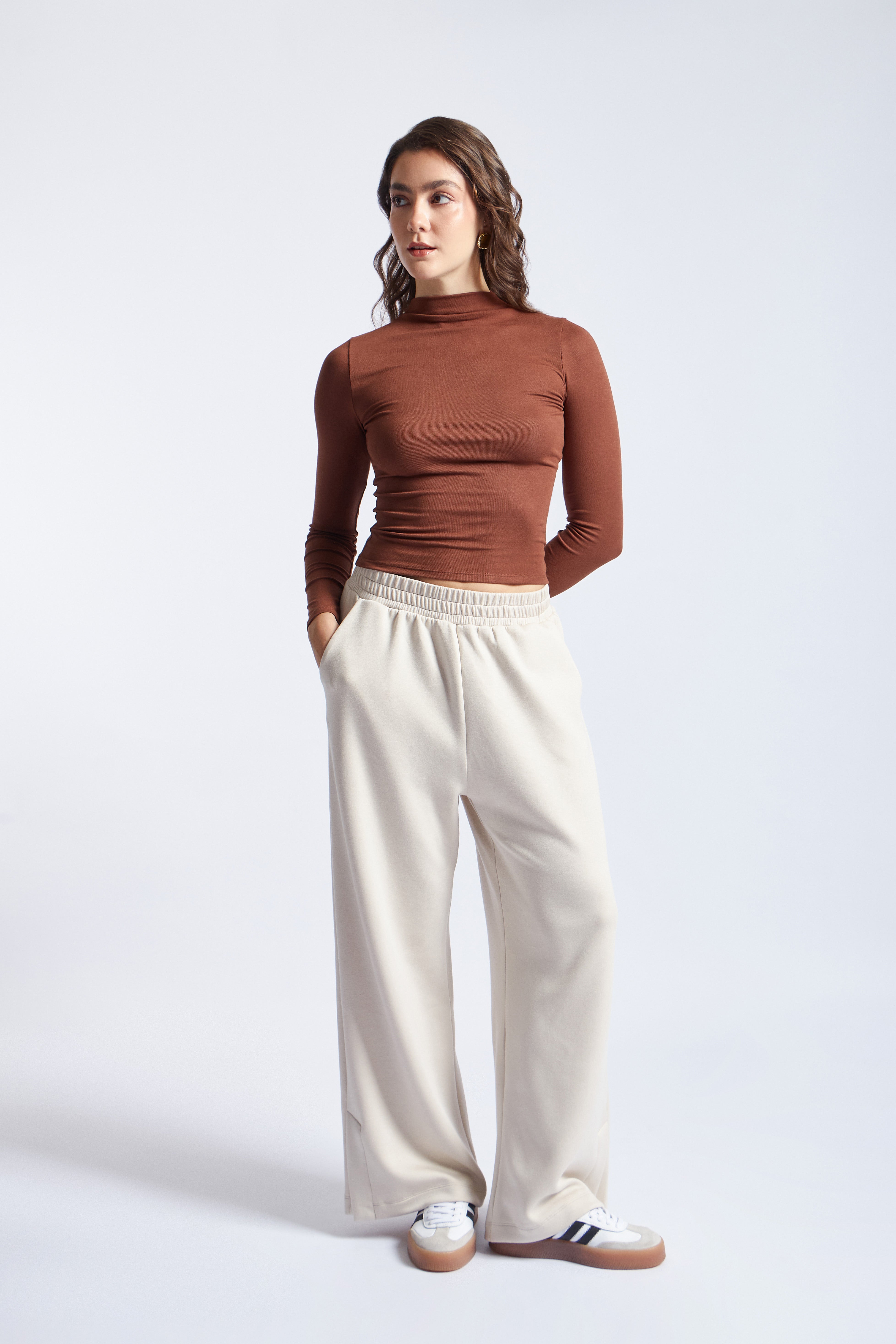 Camiseta Cuello Alto - Marrón