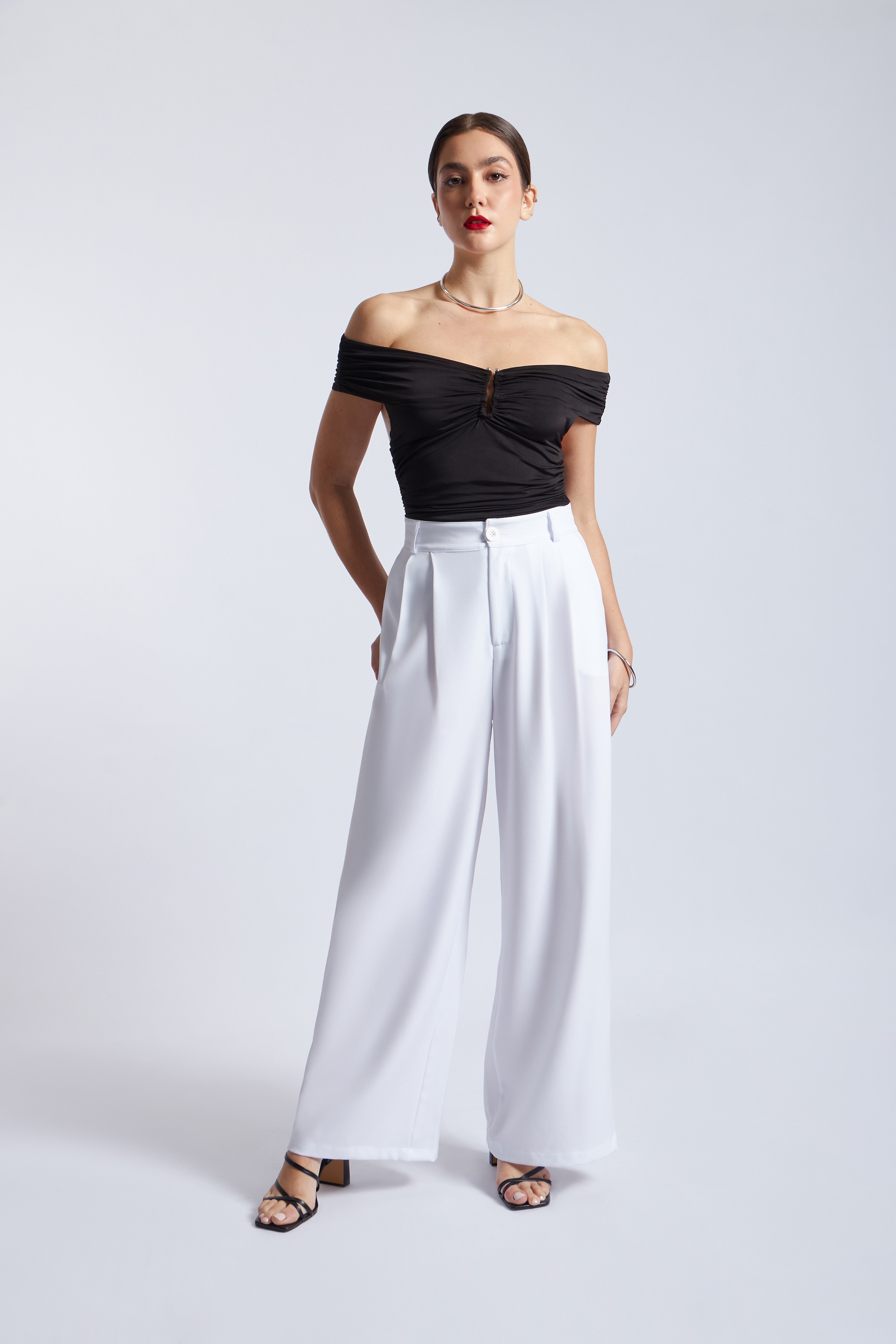 Body Off Shoulder Drapeado con Adorno - Negro
