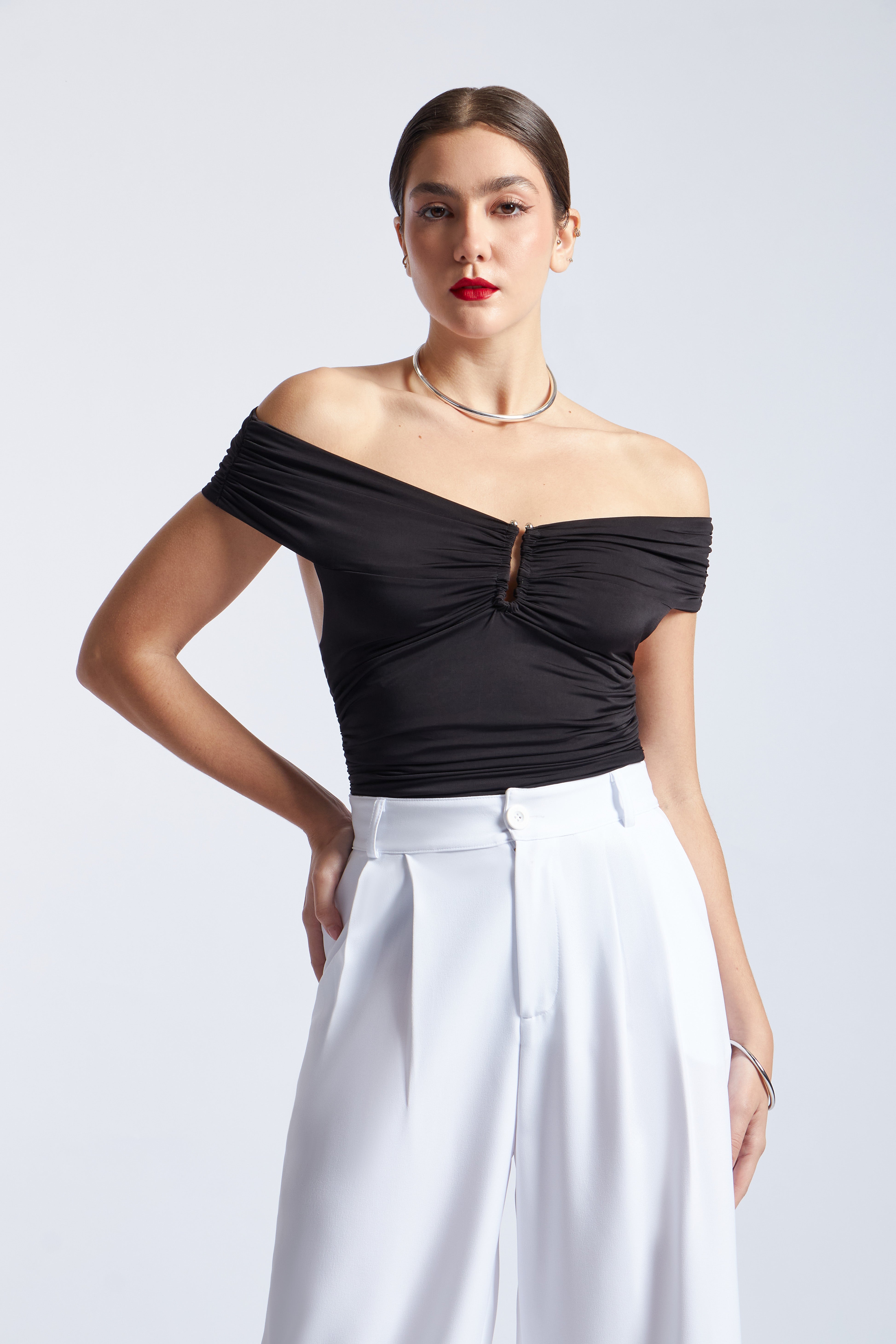 Body Off Shoulder Drapeado con Adorno - Negro