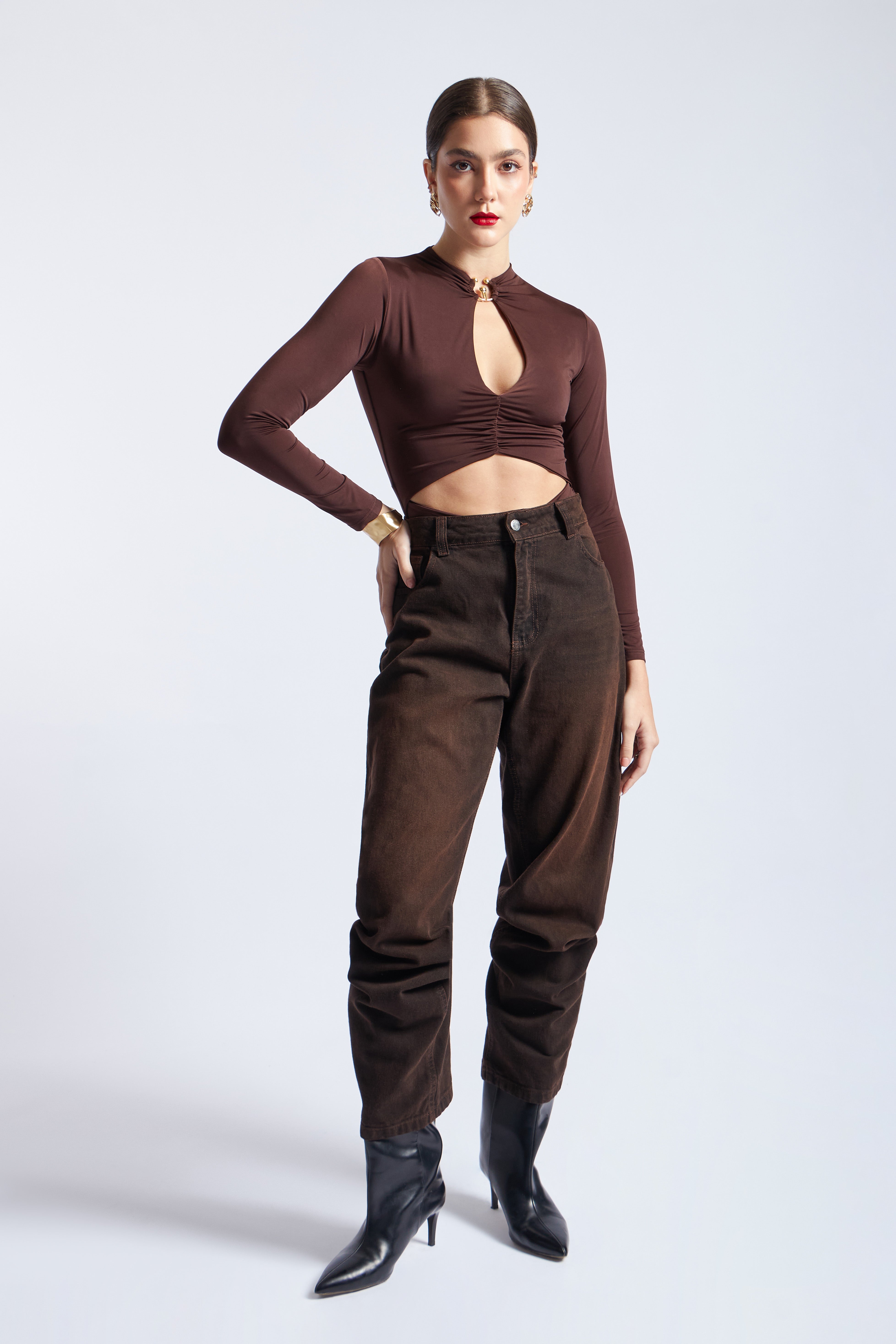 Body Cut Out con Broche - Marrón