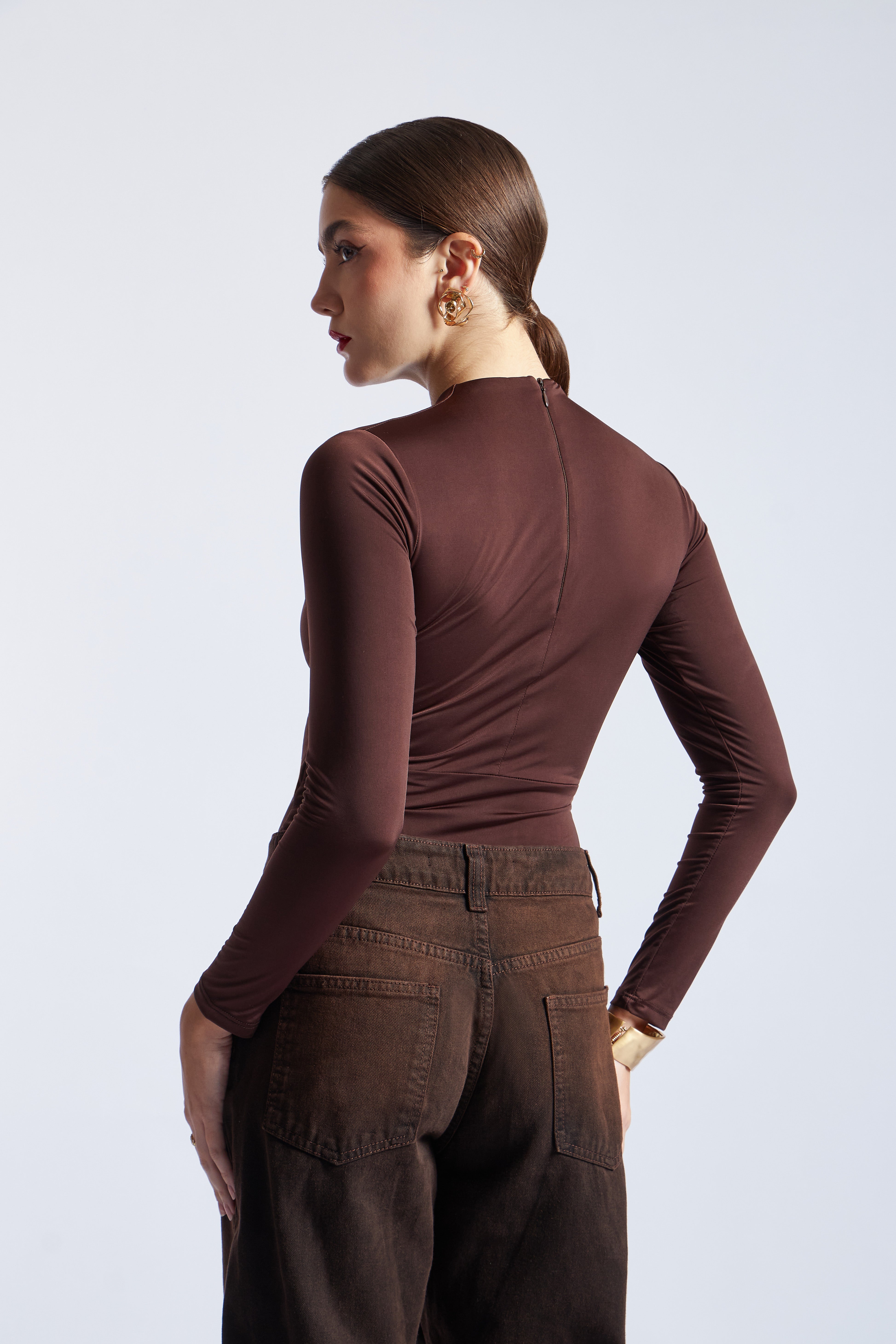Body Cut Out con Broche - Marrón