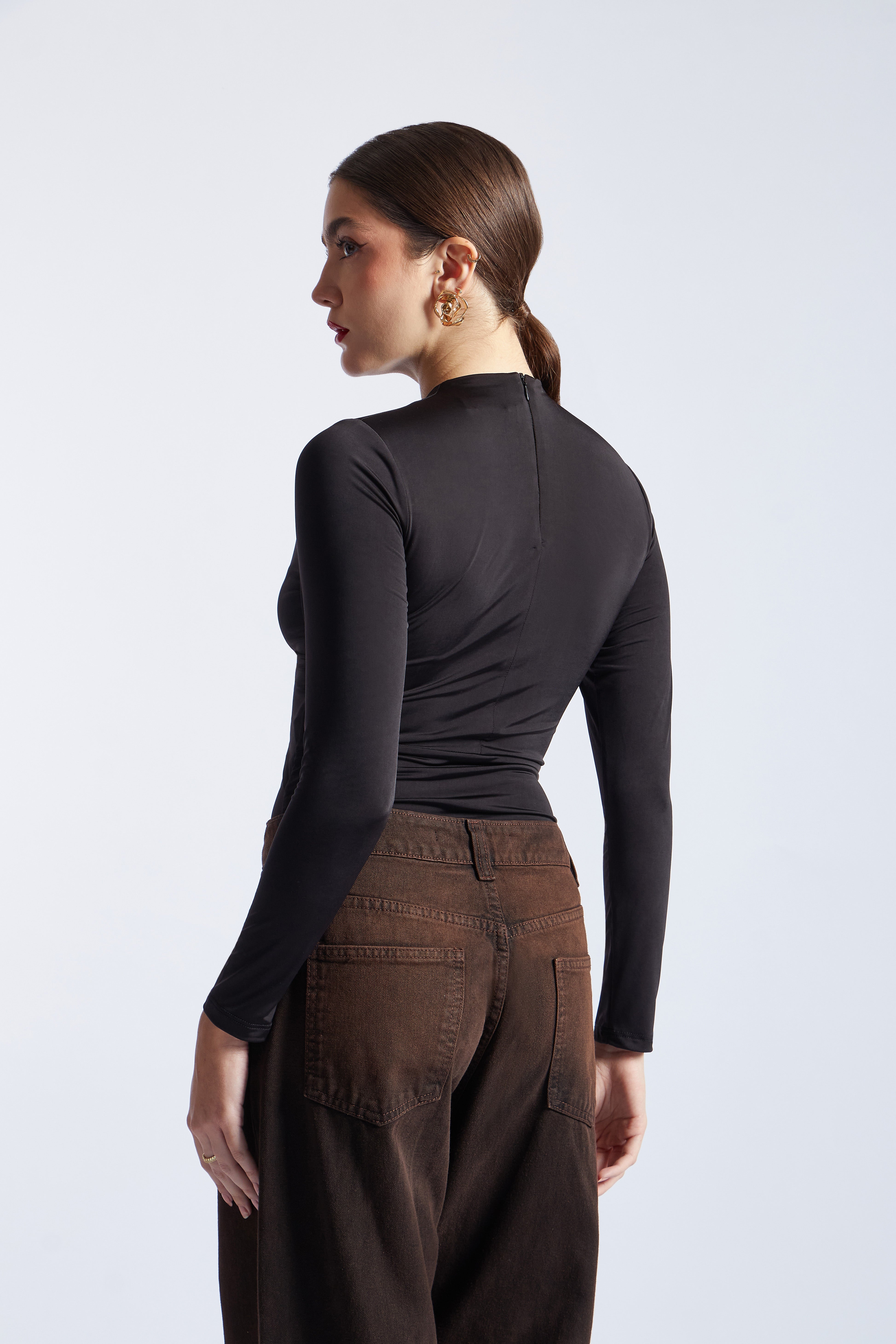 Body Cut Out con Broche - Negro