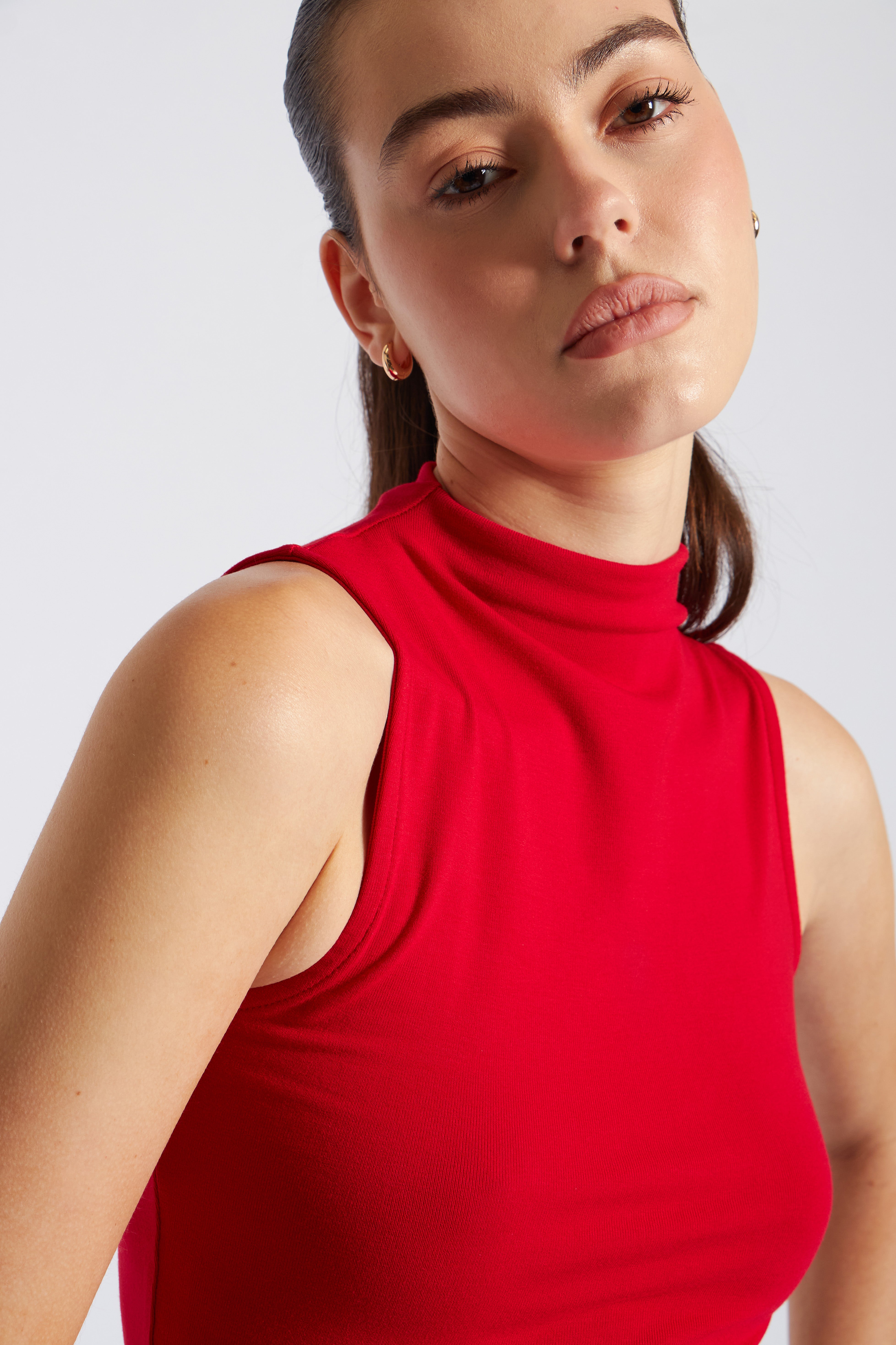 Top Minimal Cuello Alto - Rojo