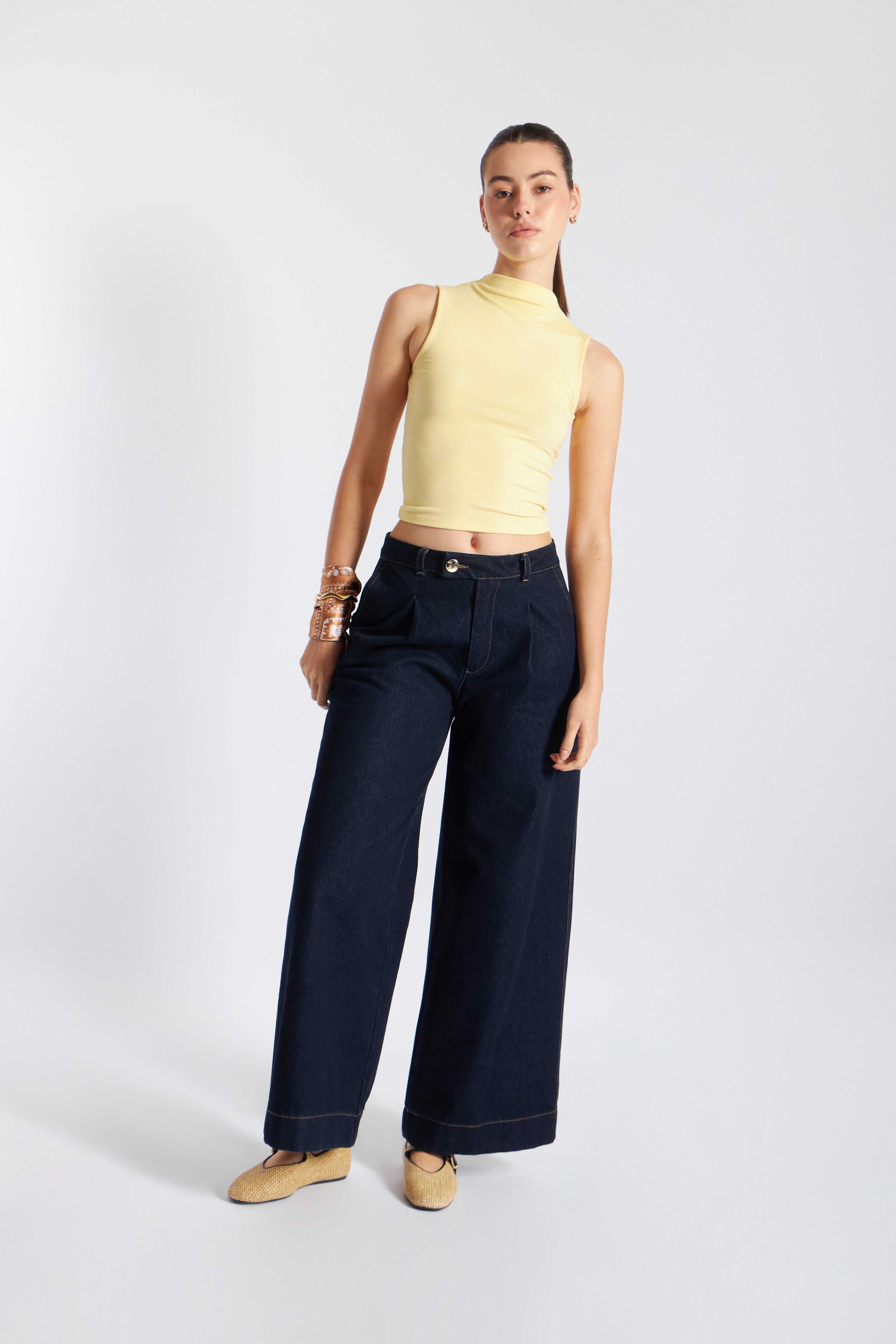 Top Minimal Cuello Alto - Amarillo