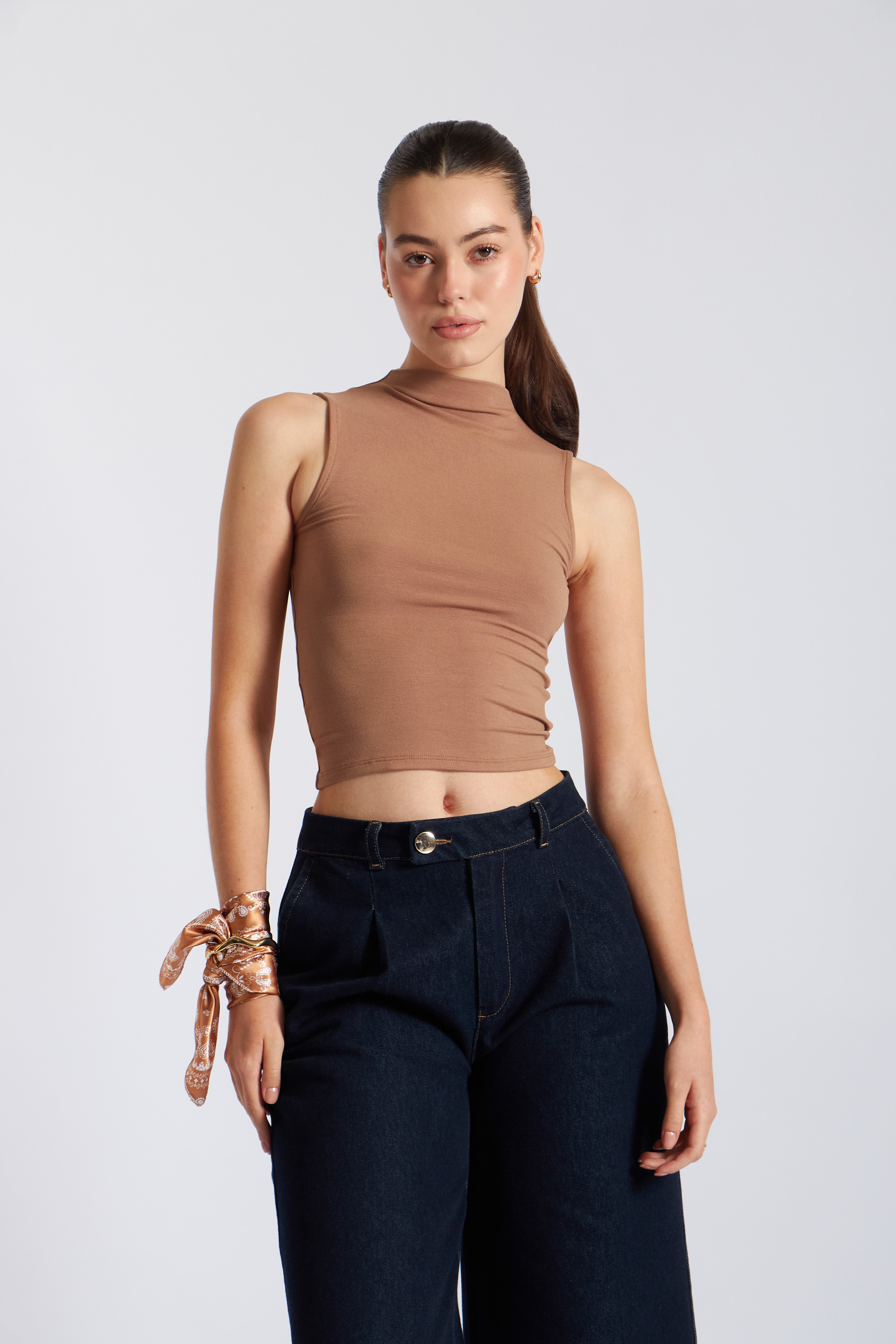 Top Minimal Cuello Alto - Taupe