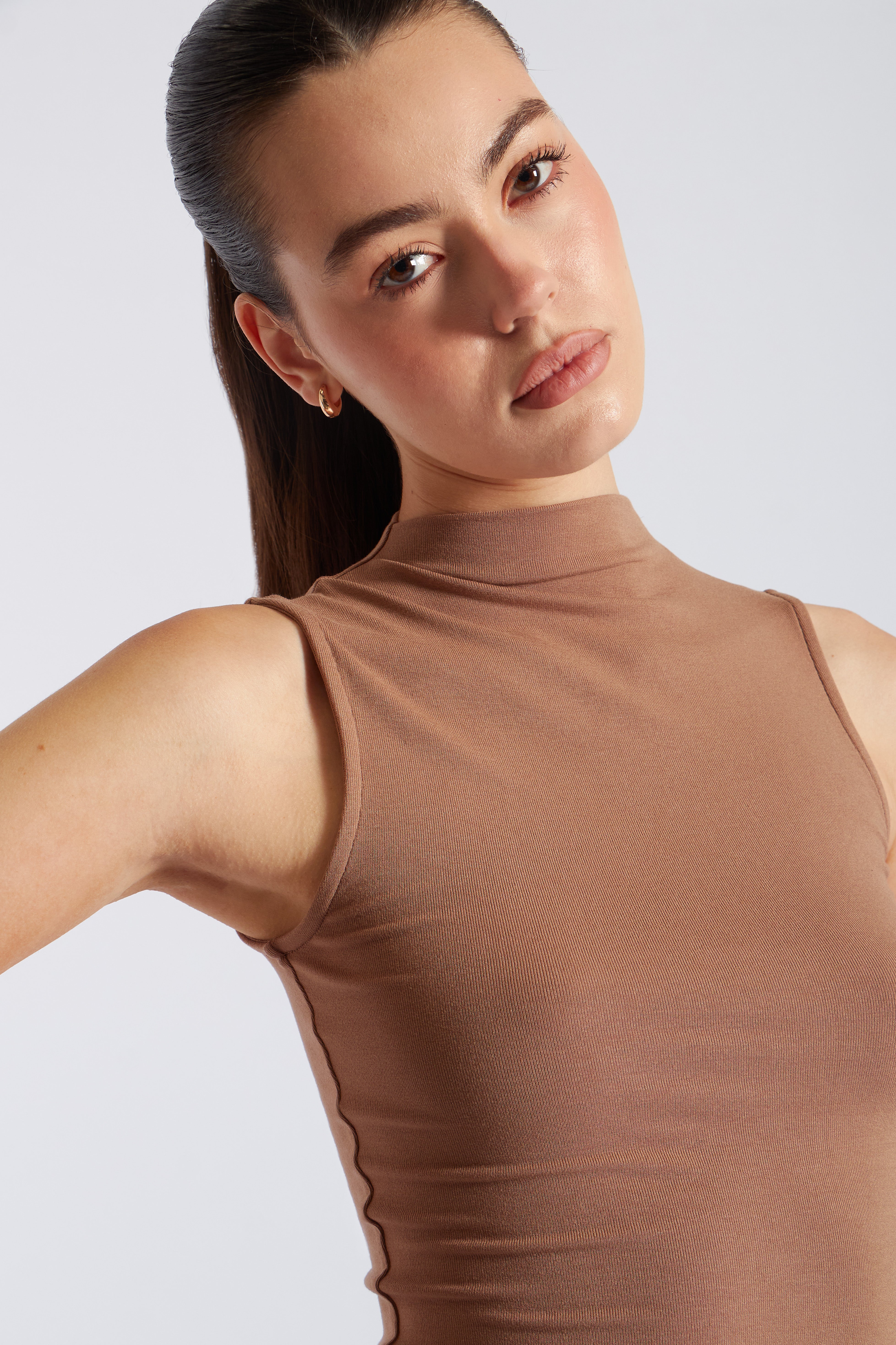 Top Minimal Cuello Alto - Taupe
