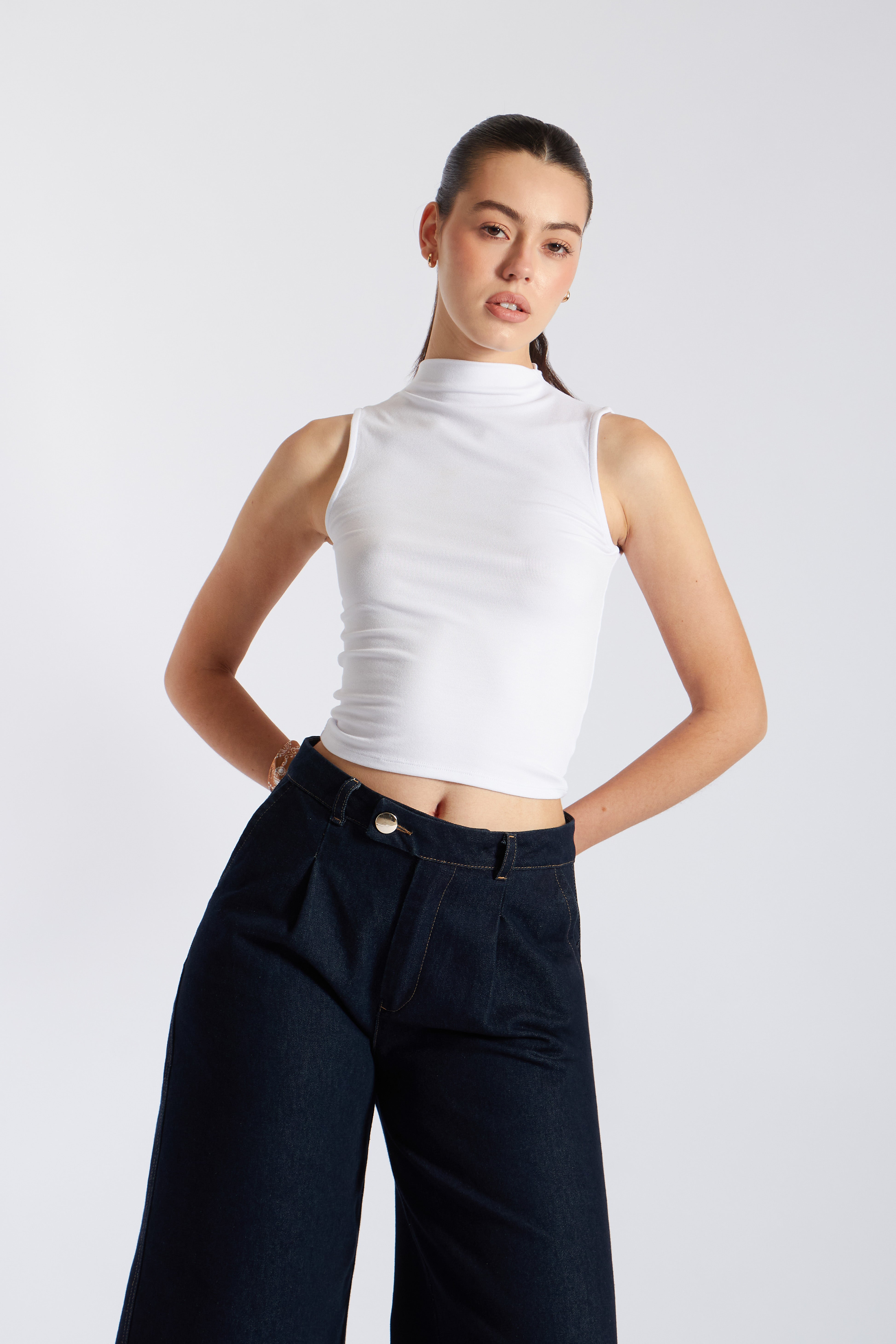 Top Minimal Cuello Alto - Blanco