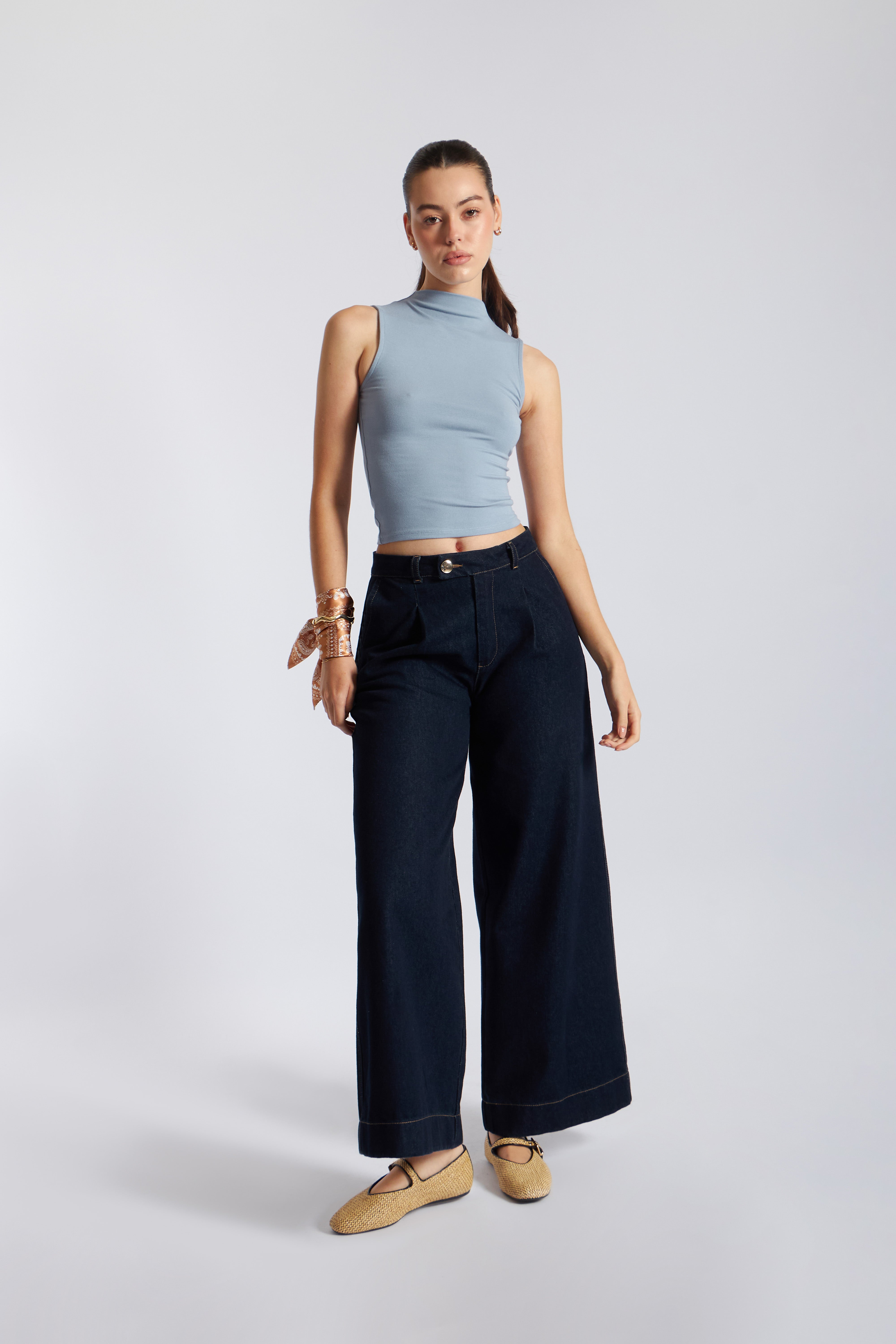 Top Minimal Cuello Alto - Acero