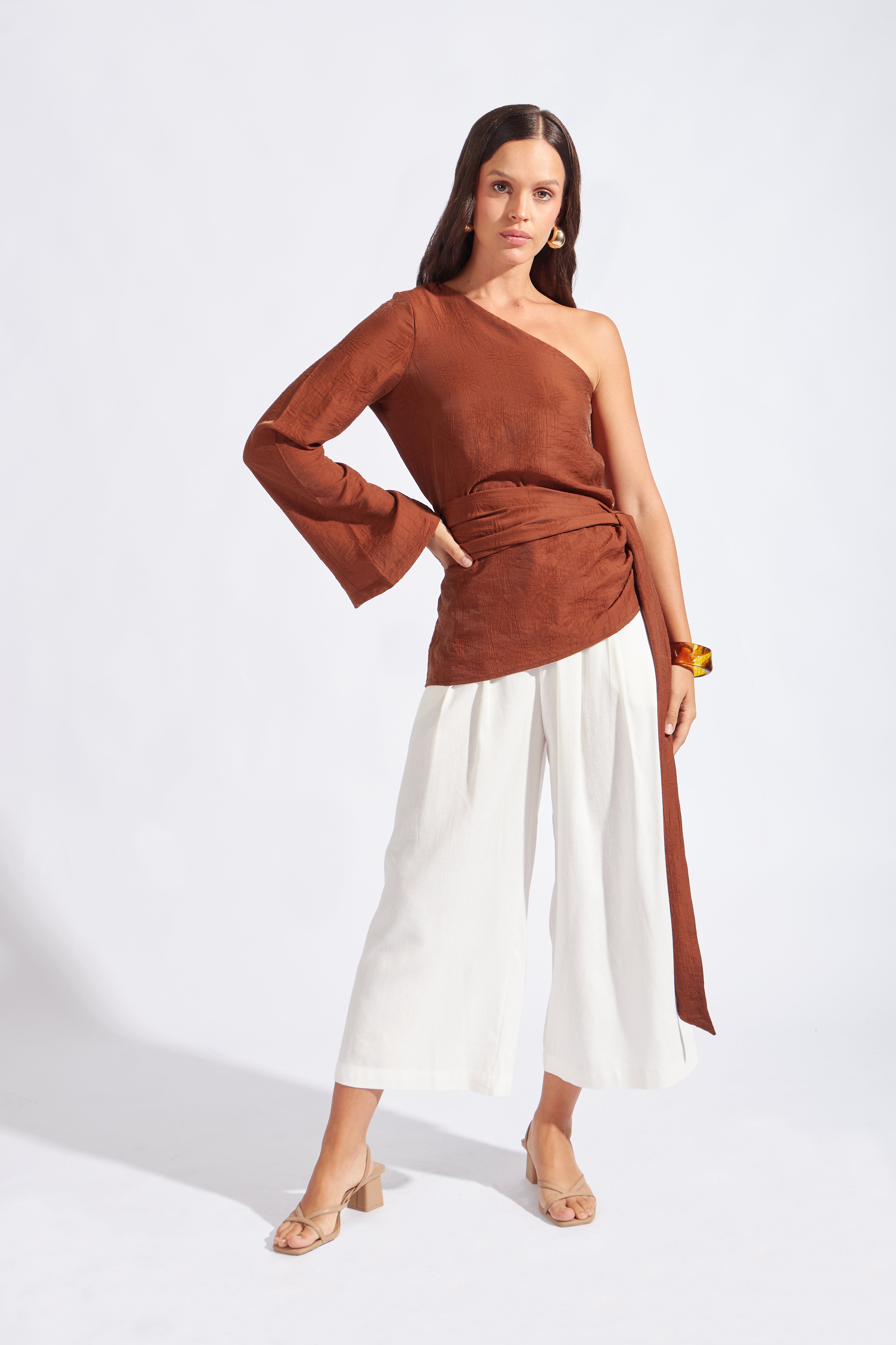 Blusa Asimétrica con Cinturón - Chocolate