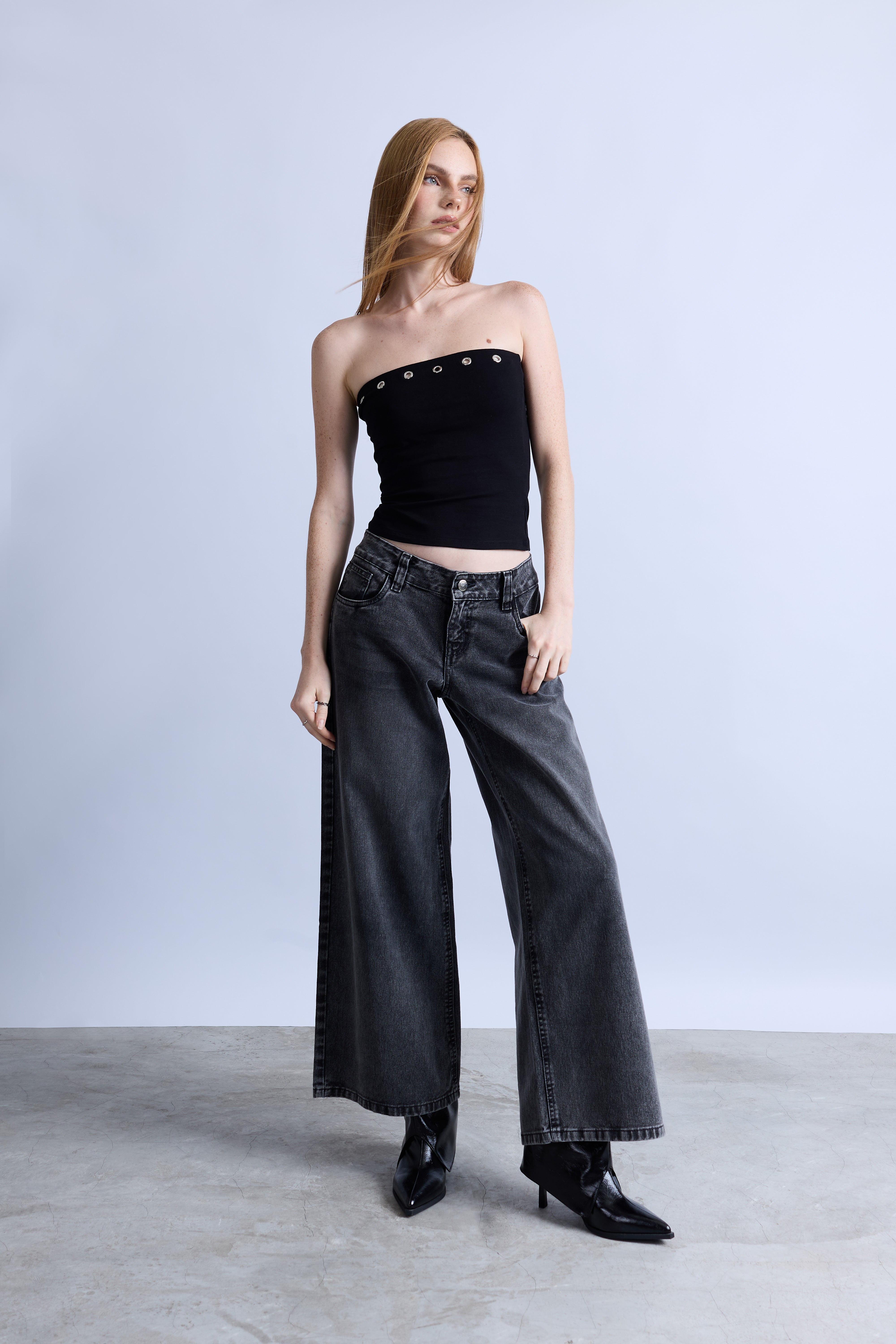 Top Strapless Ojalillos - Negro