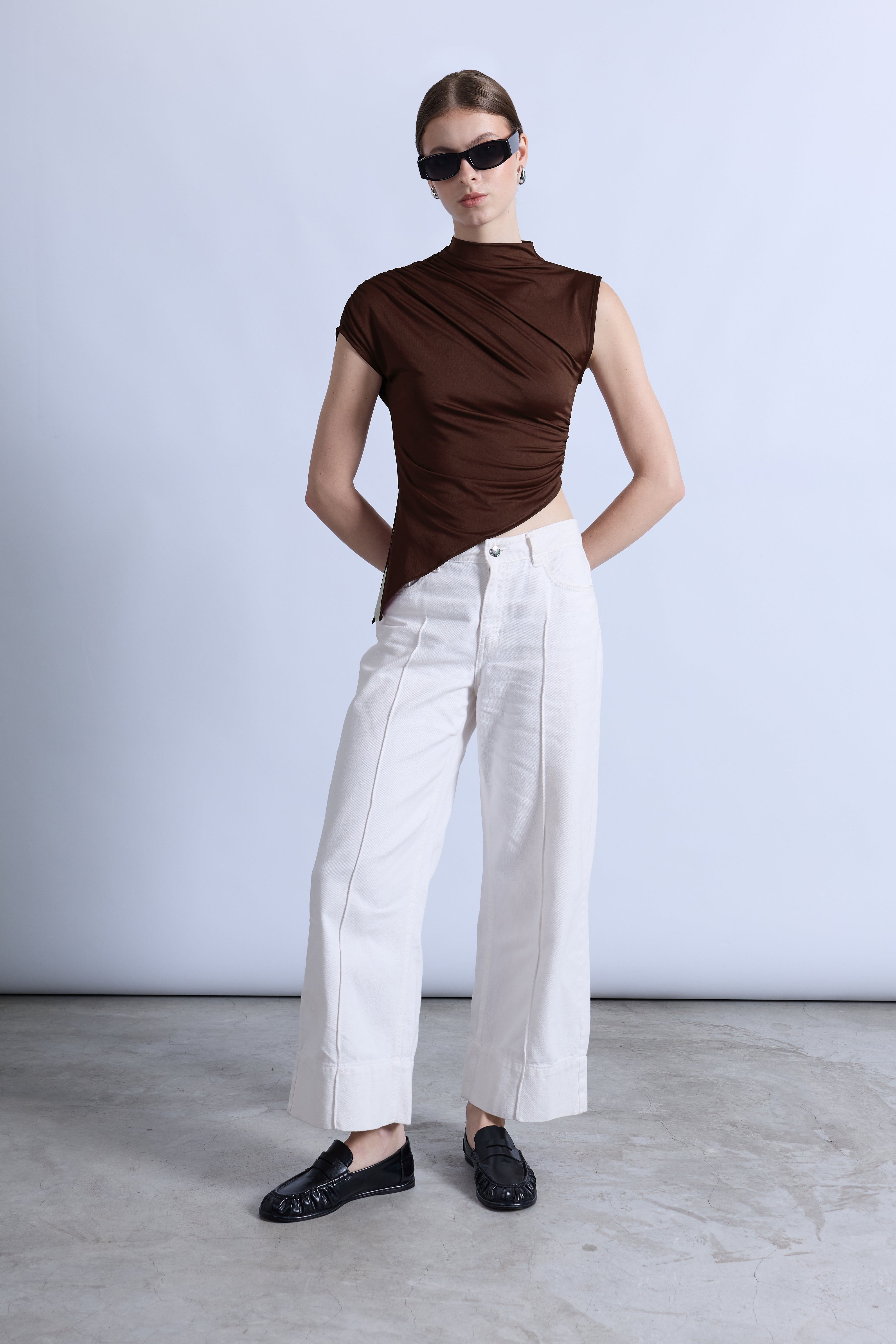Top Drapeado Cuello Mock - Marrón
