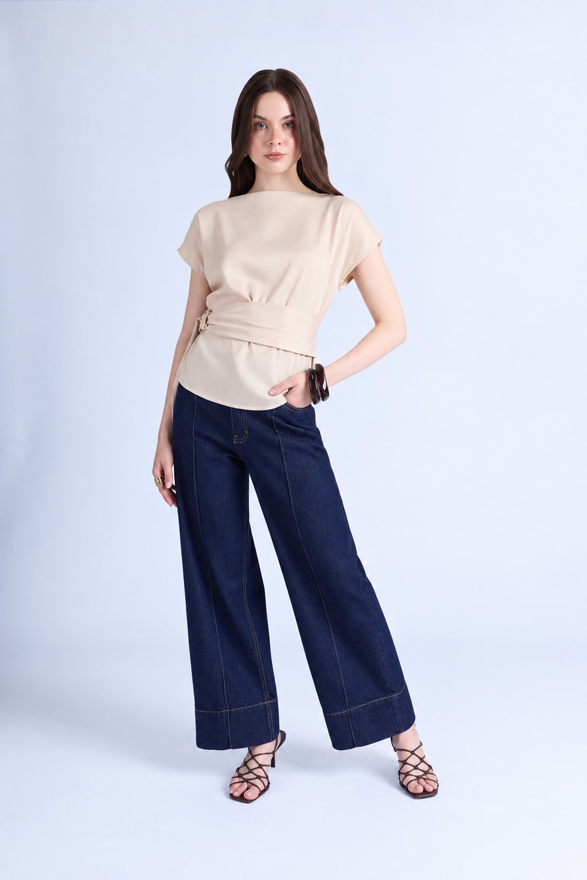 Blusa Cuello Alto con Cinturón - Beige