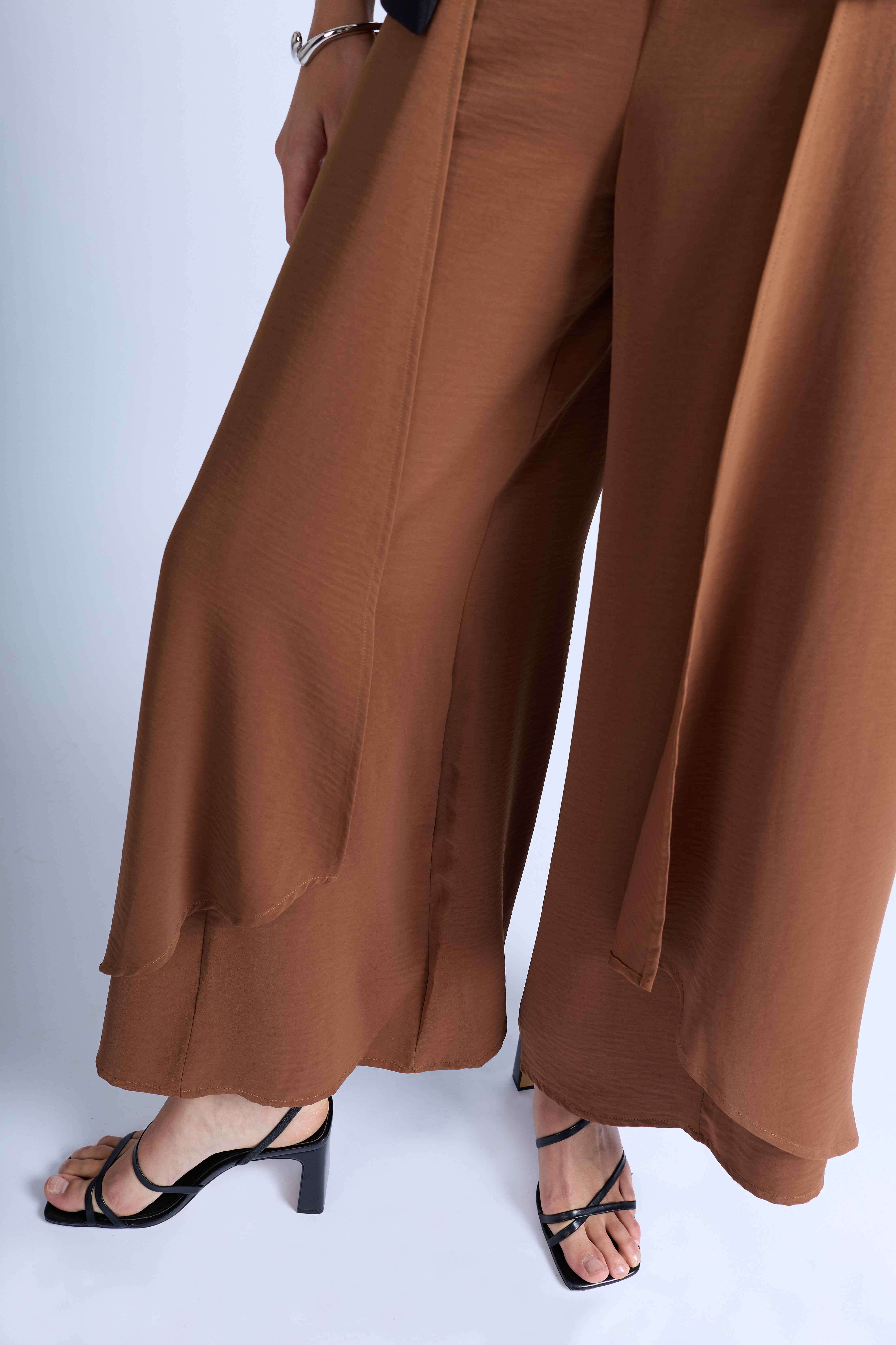 Pantalón Fluido con Volantes - Marrón