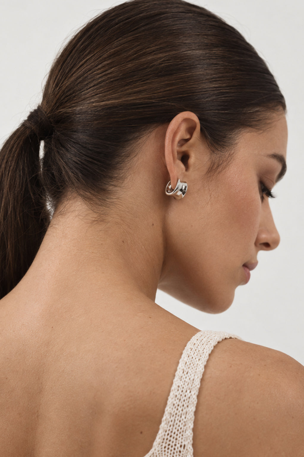 Aretes Onda Plateada Varios - foto en modelo 2