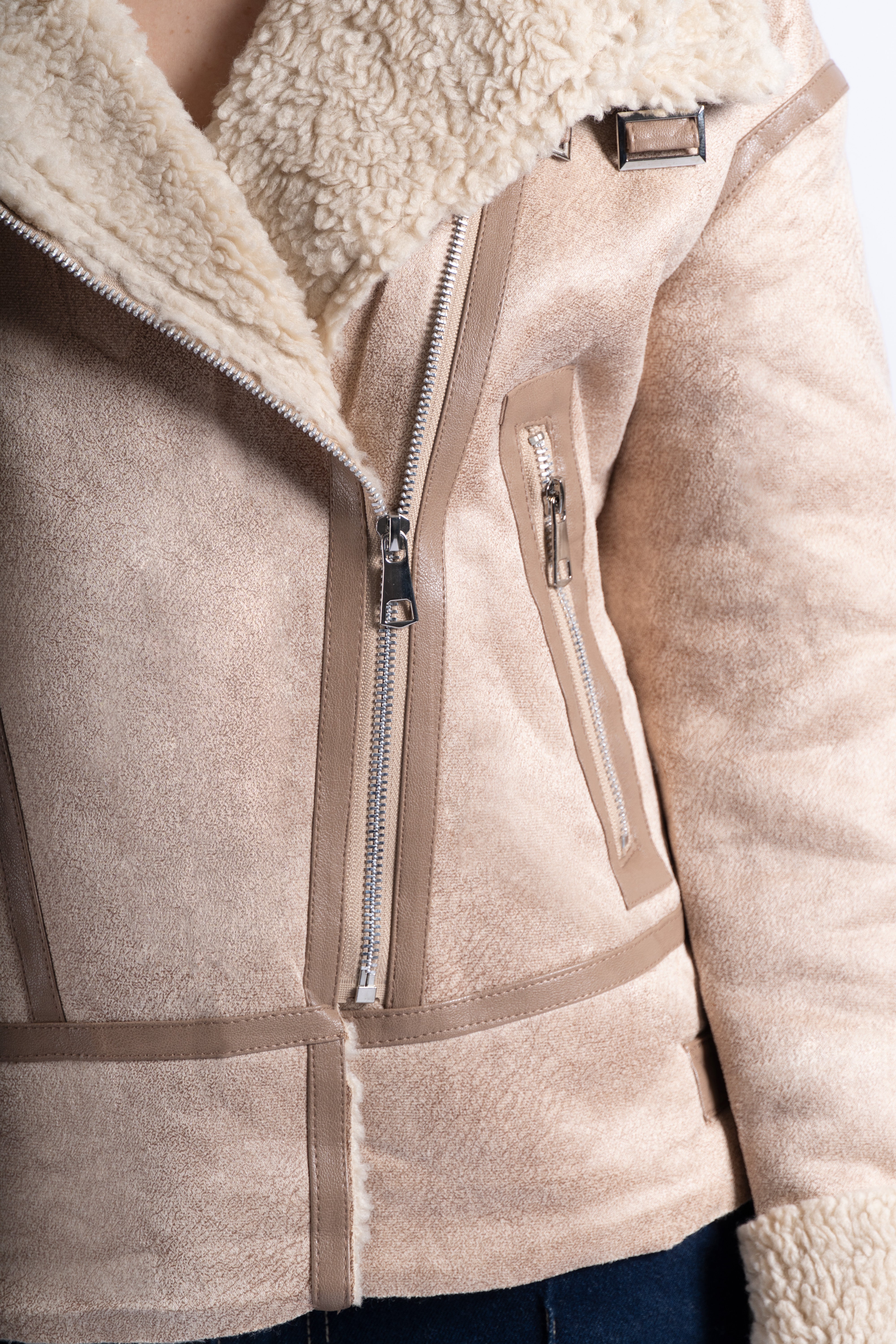 Casaca Hebillas con Peluche - Beige
