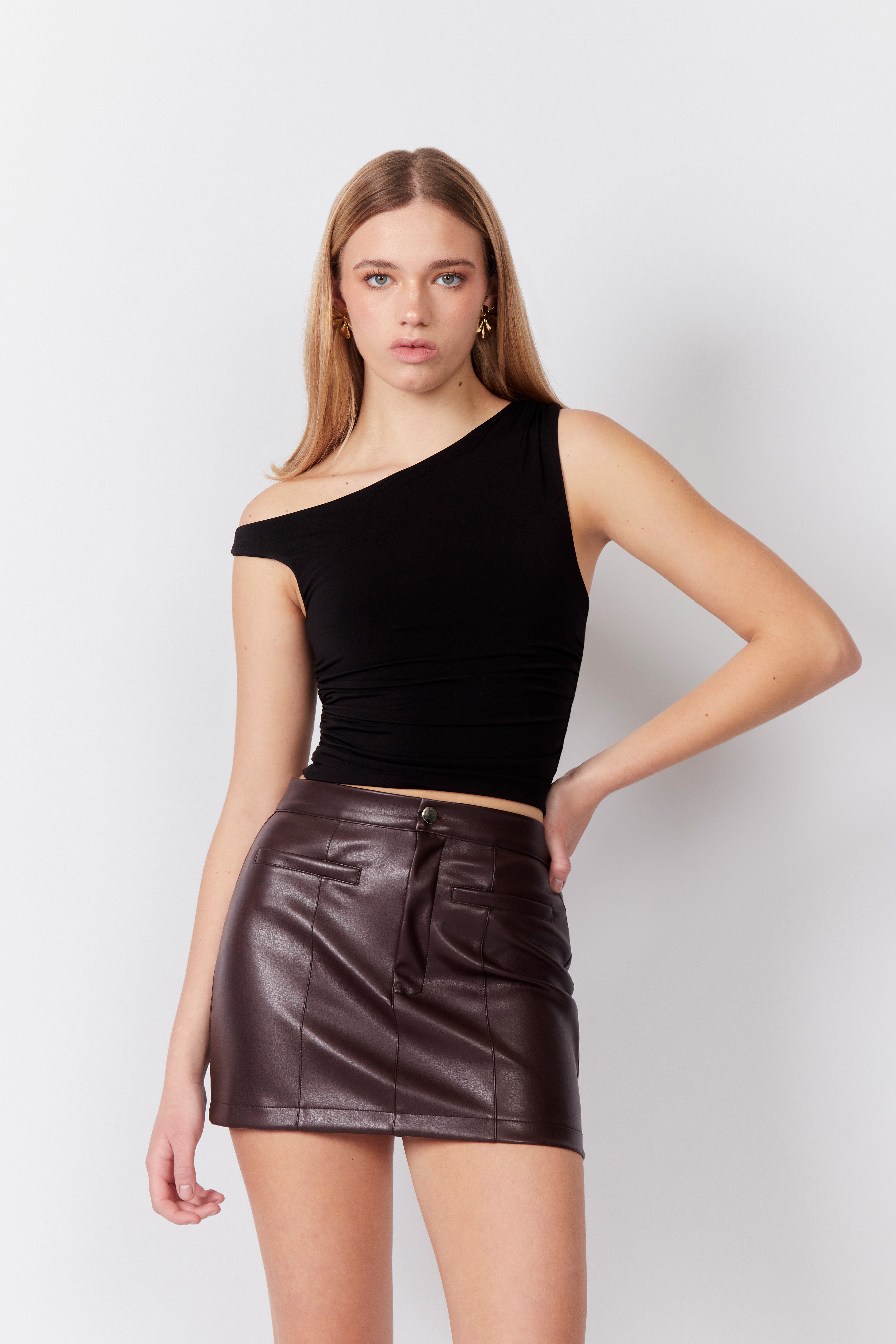 Top Asimétrico One Shoulder - Negro