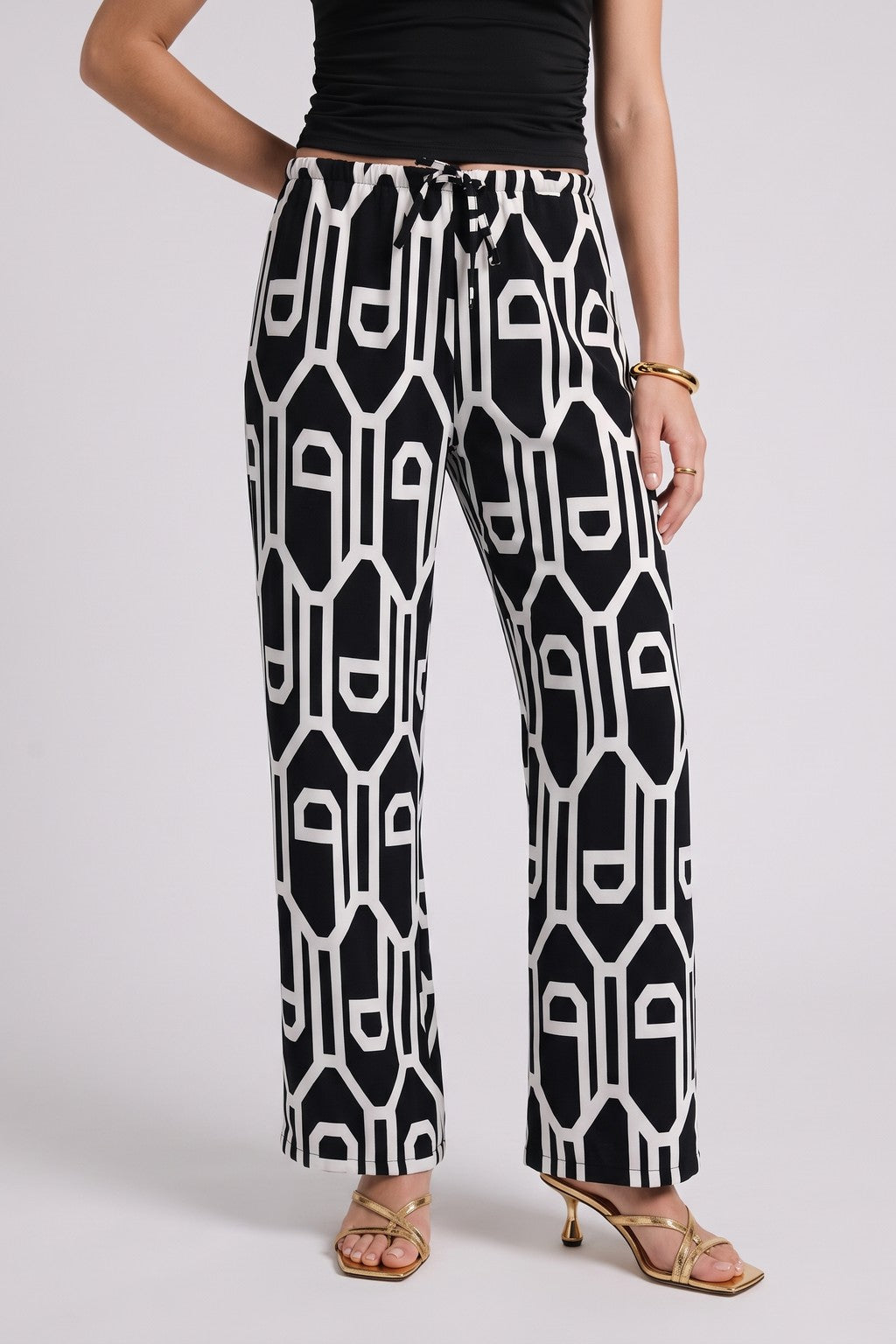 Pantalón Bali Negro - foto en modelo 2