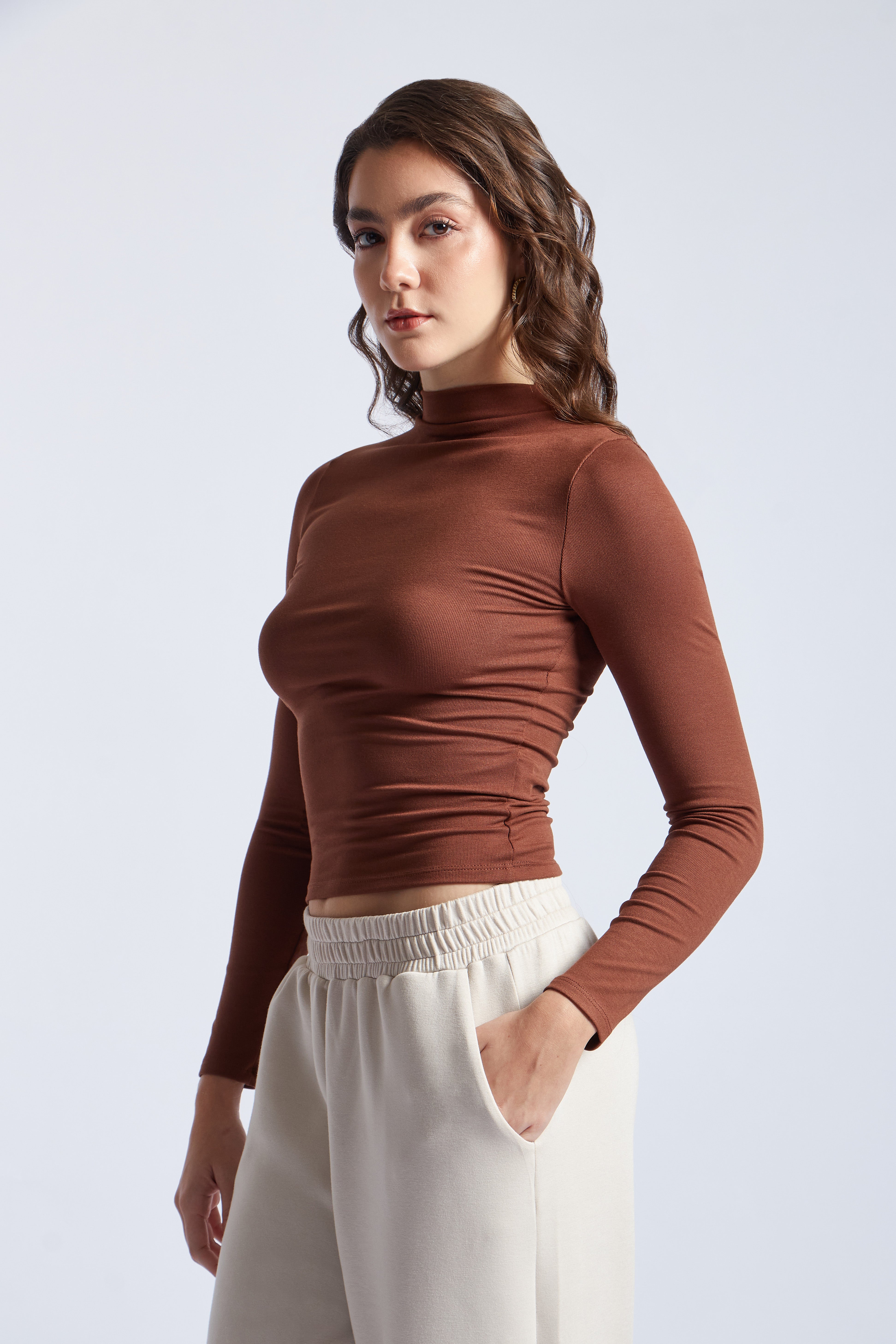 Camiseta Cuello Alto - Marrón