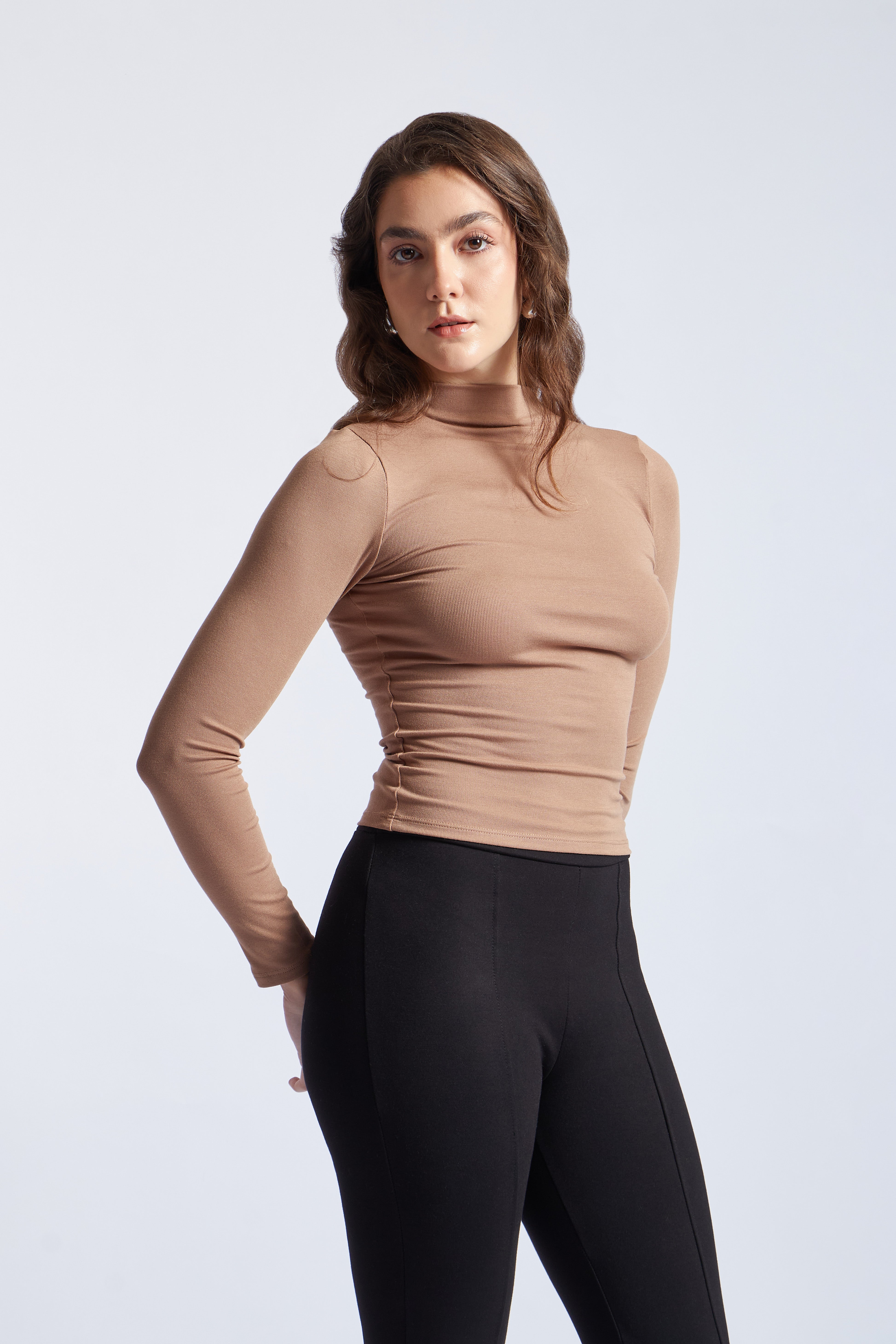 Camiseta Cuello Alto - Cocoa