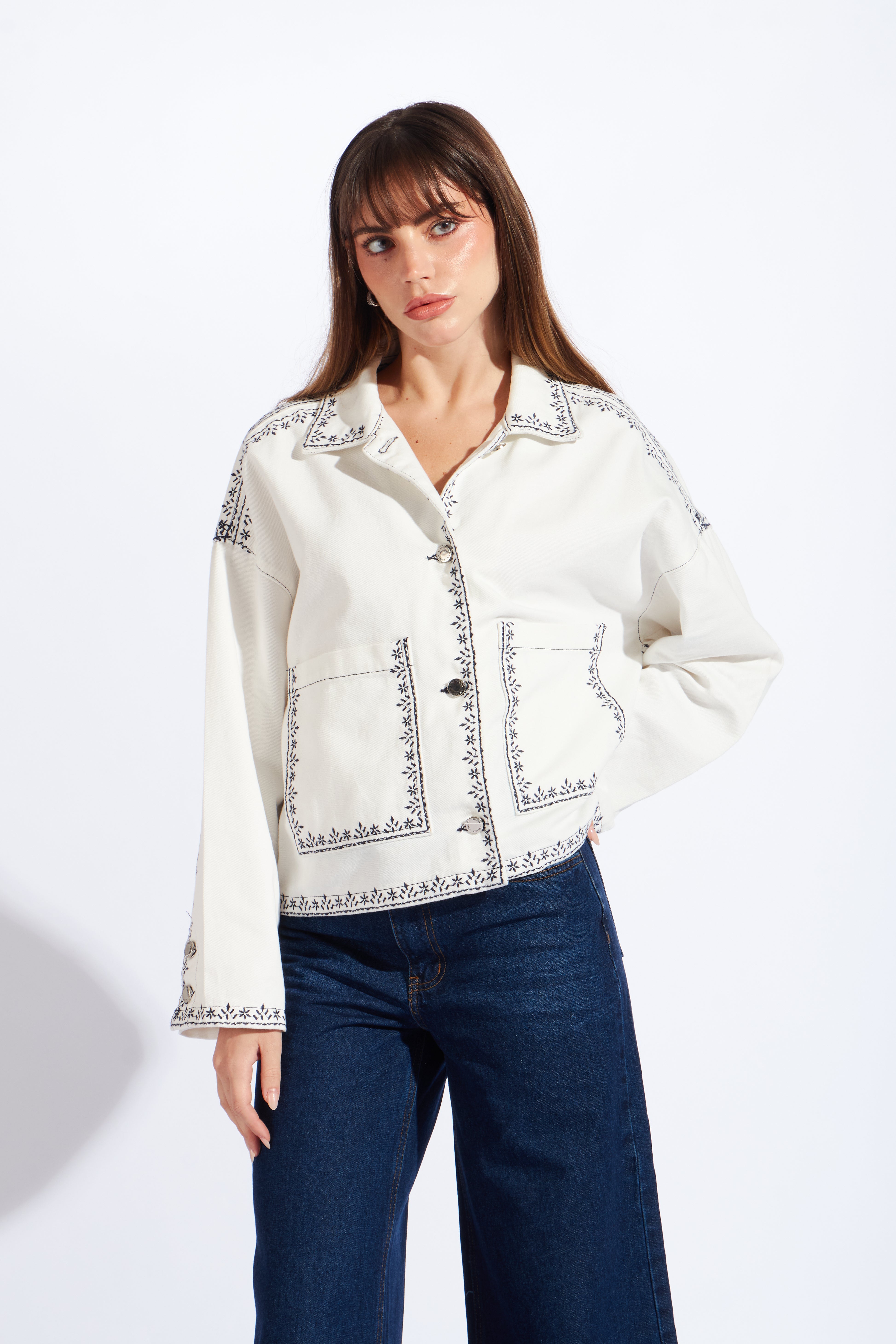 Casaca Oversize con Bordado - Perla