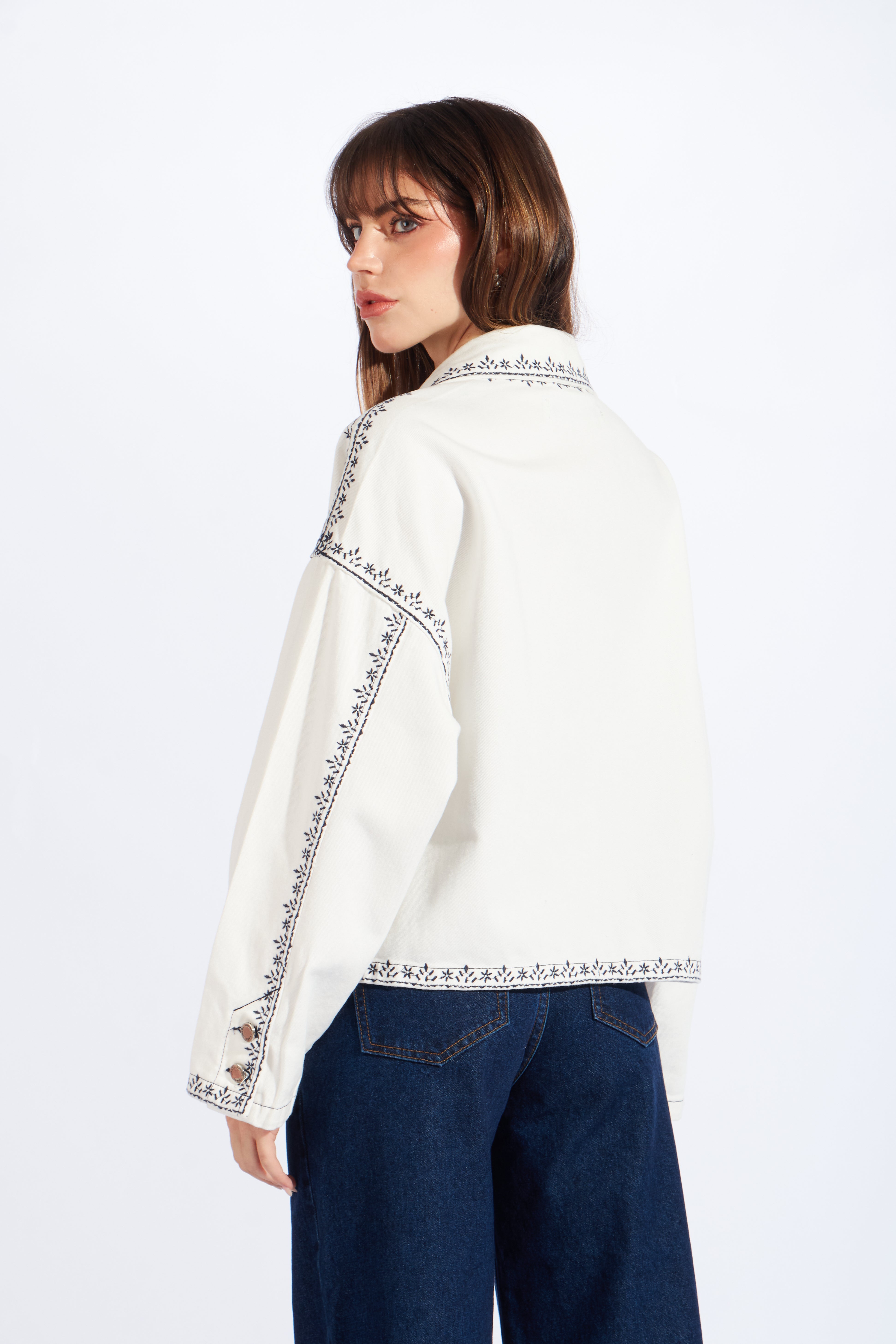 Casaca Oversize con Bordado - Perla