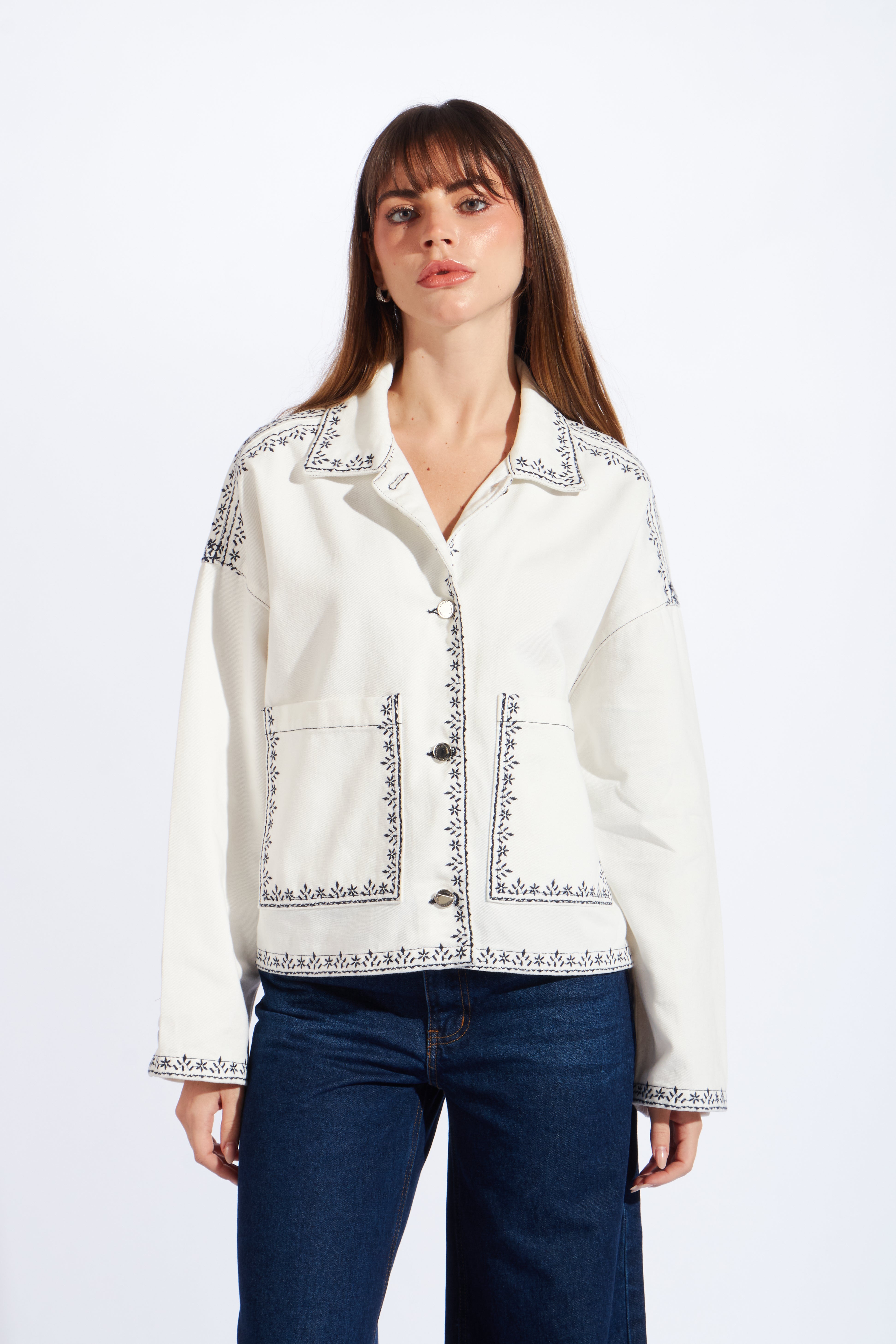 Casaca Oversize con Bordado - Perla