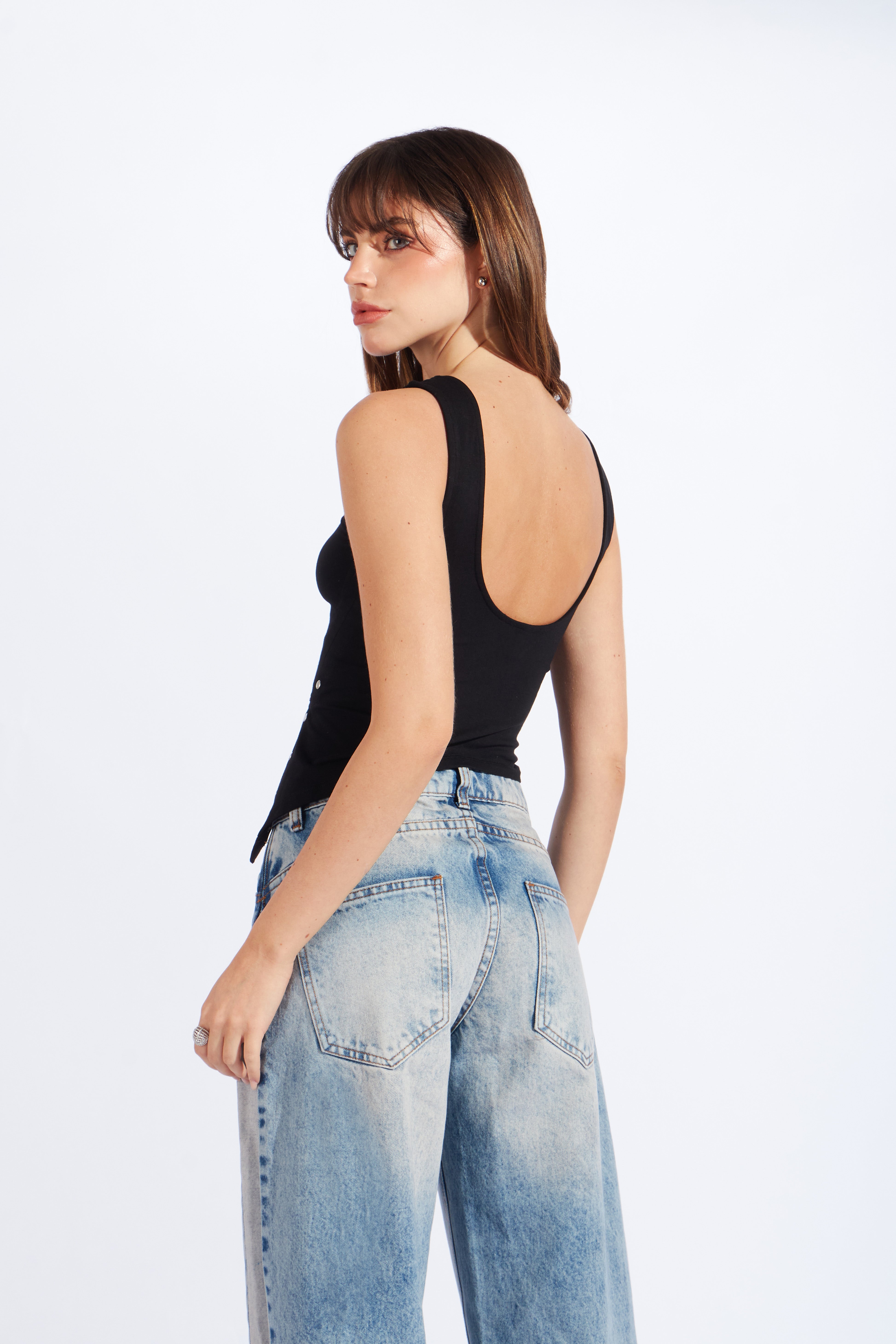 Top Punta Asimétrico Broche - Negro