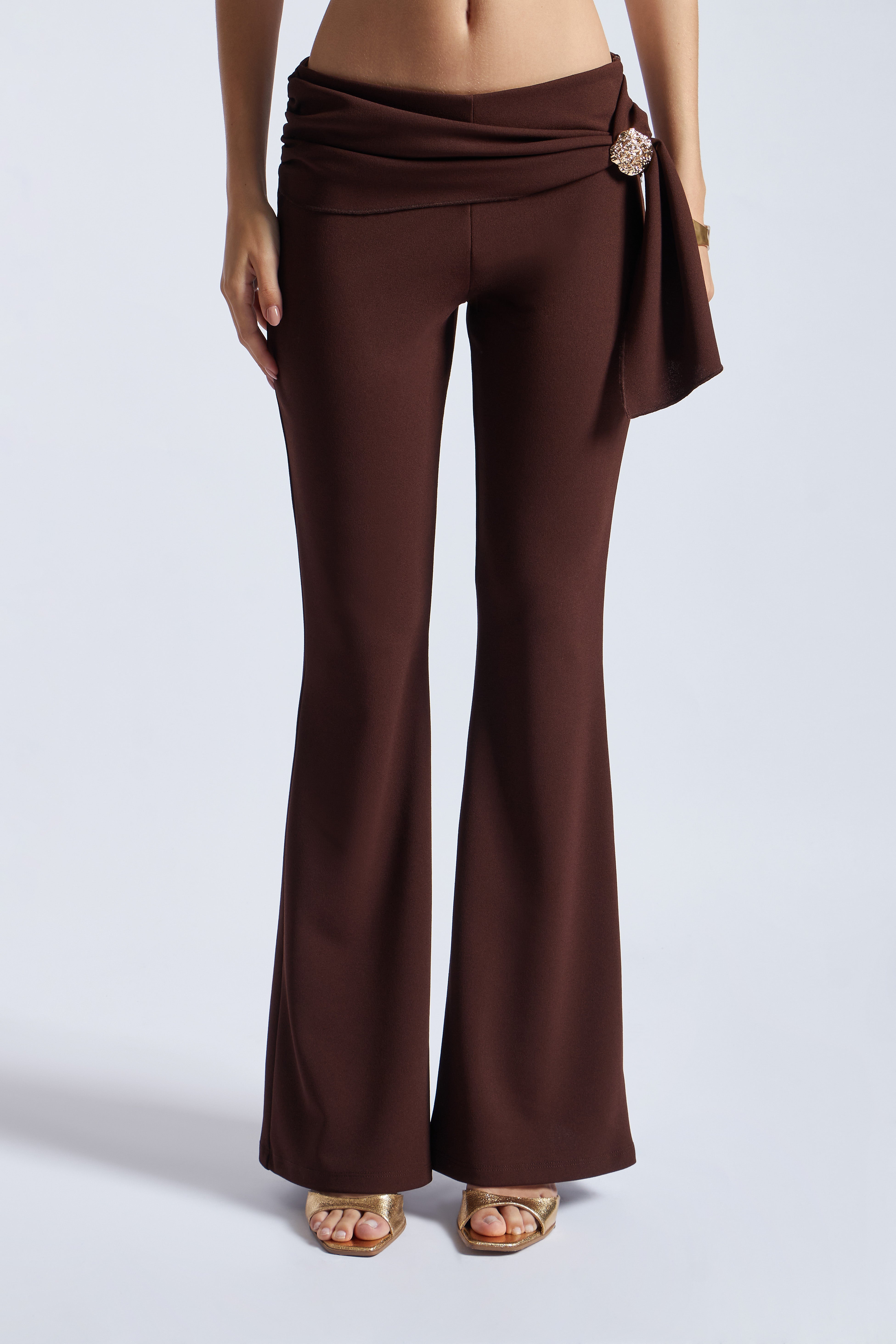 Pantalón Flare con Broche - Marrón