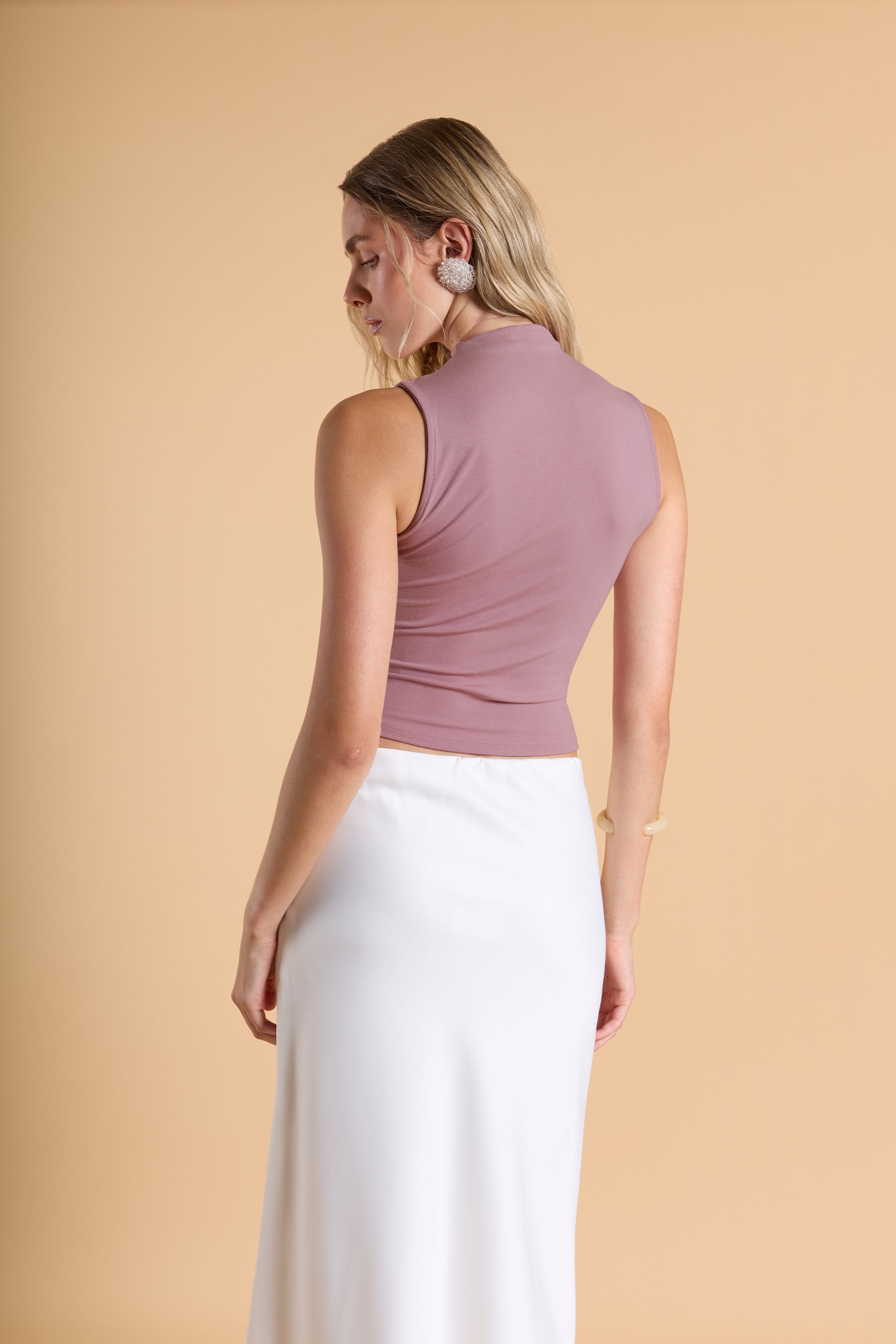 Top Minimal Cuello Alto - Palo Rosa
