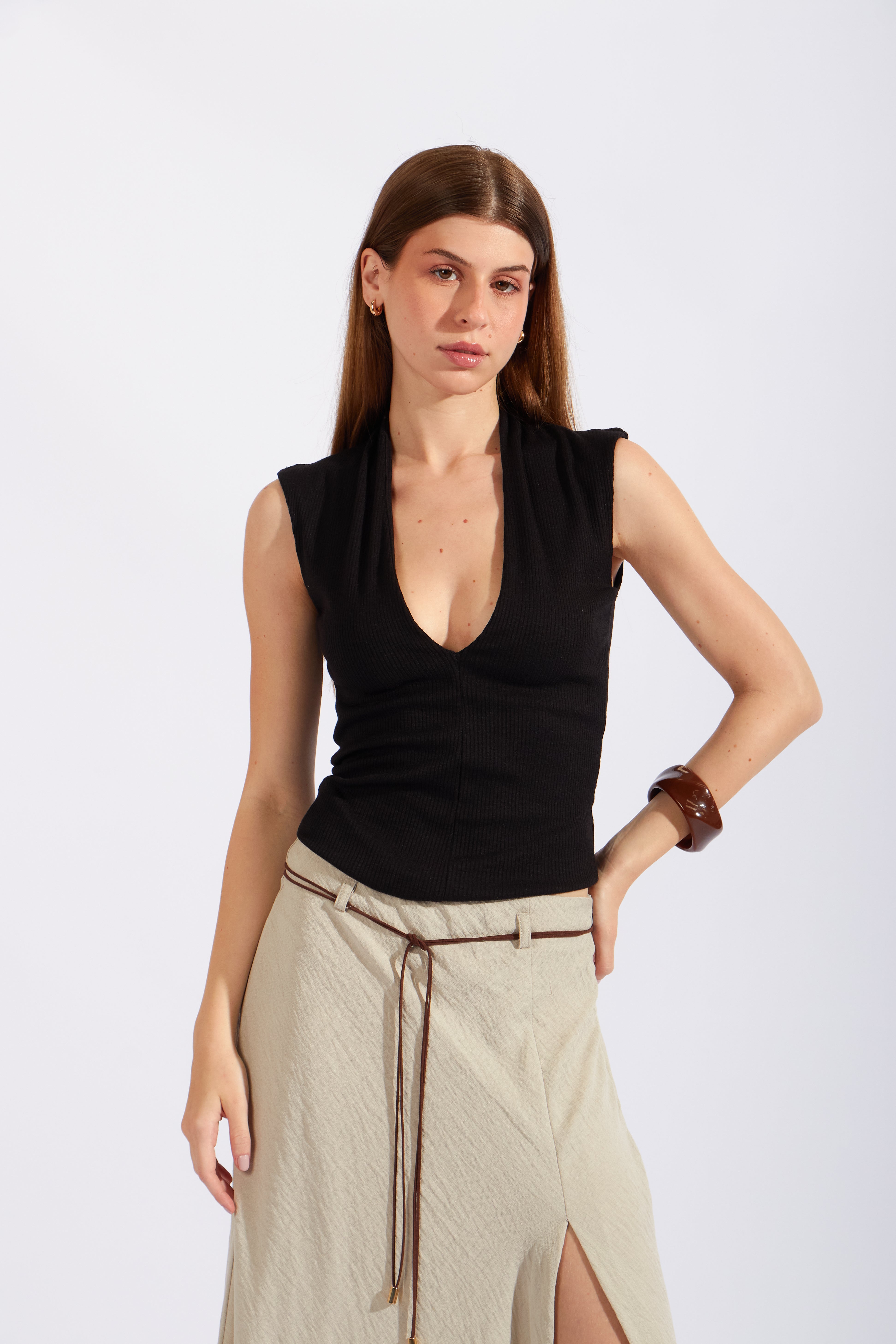 Camiseta Rústica Escote - Negro