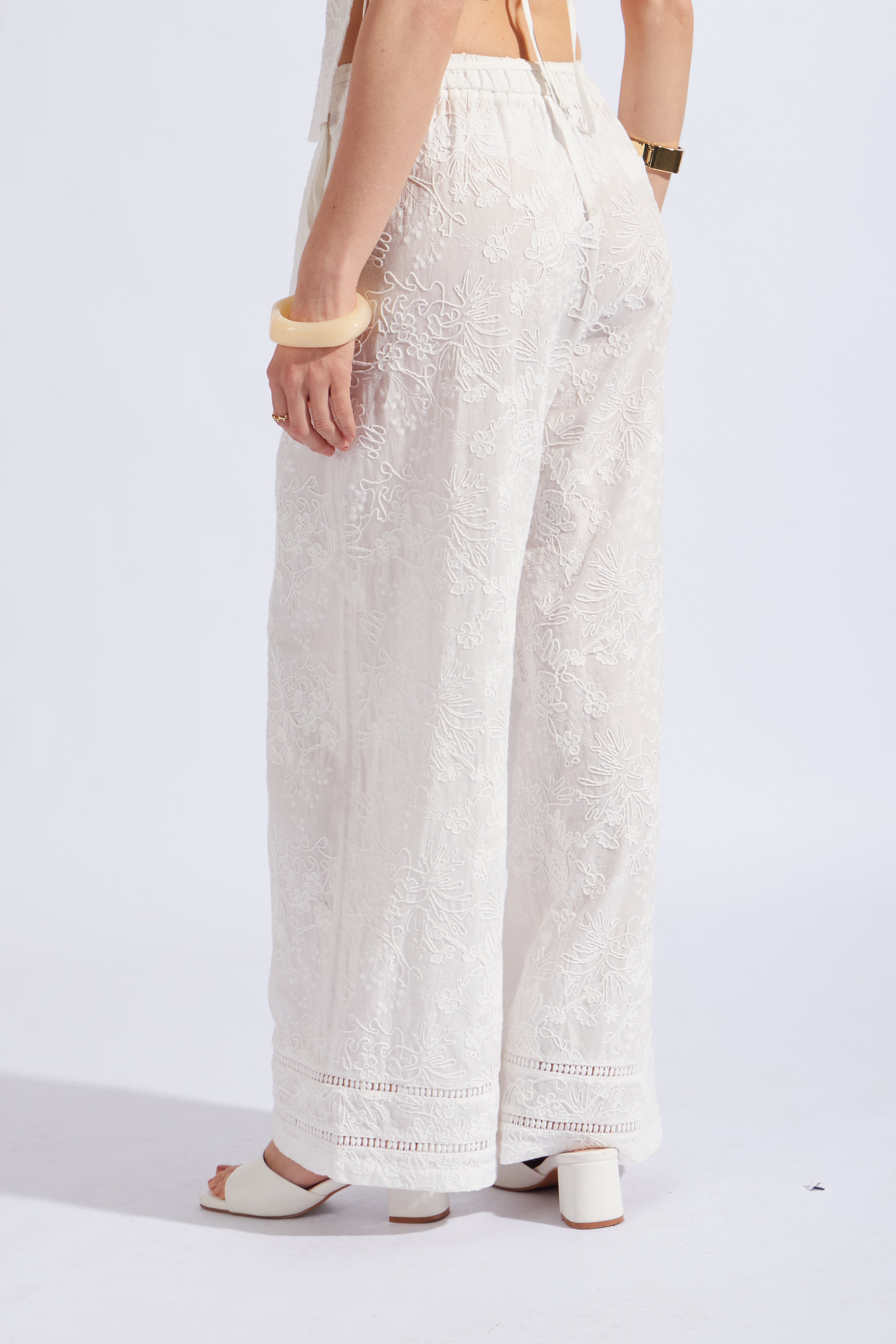 Pantalón Pliegue Broderie - Perla