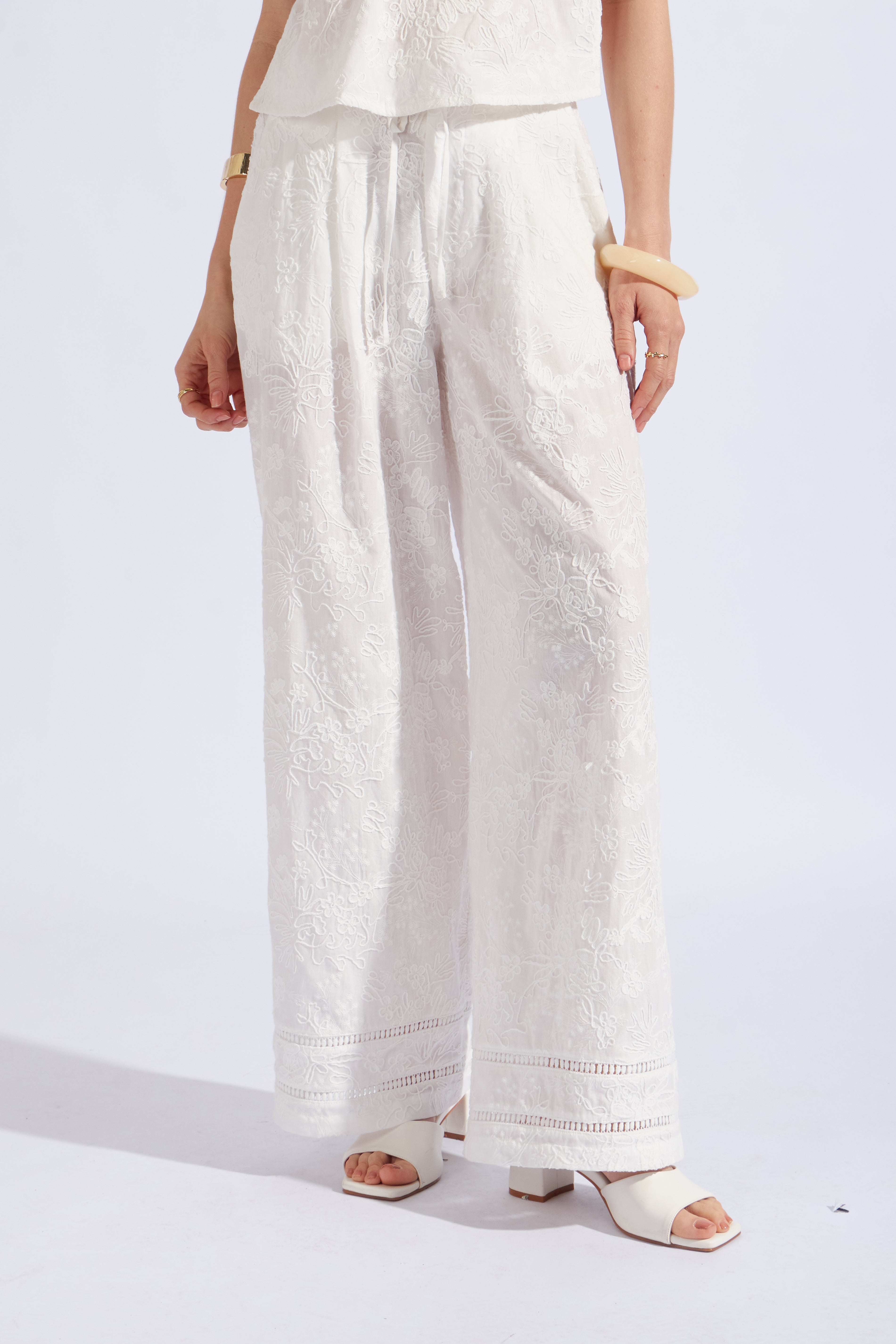 Pantalón Pliegue Broderie - Perla