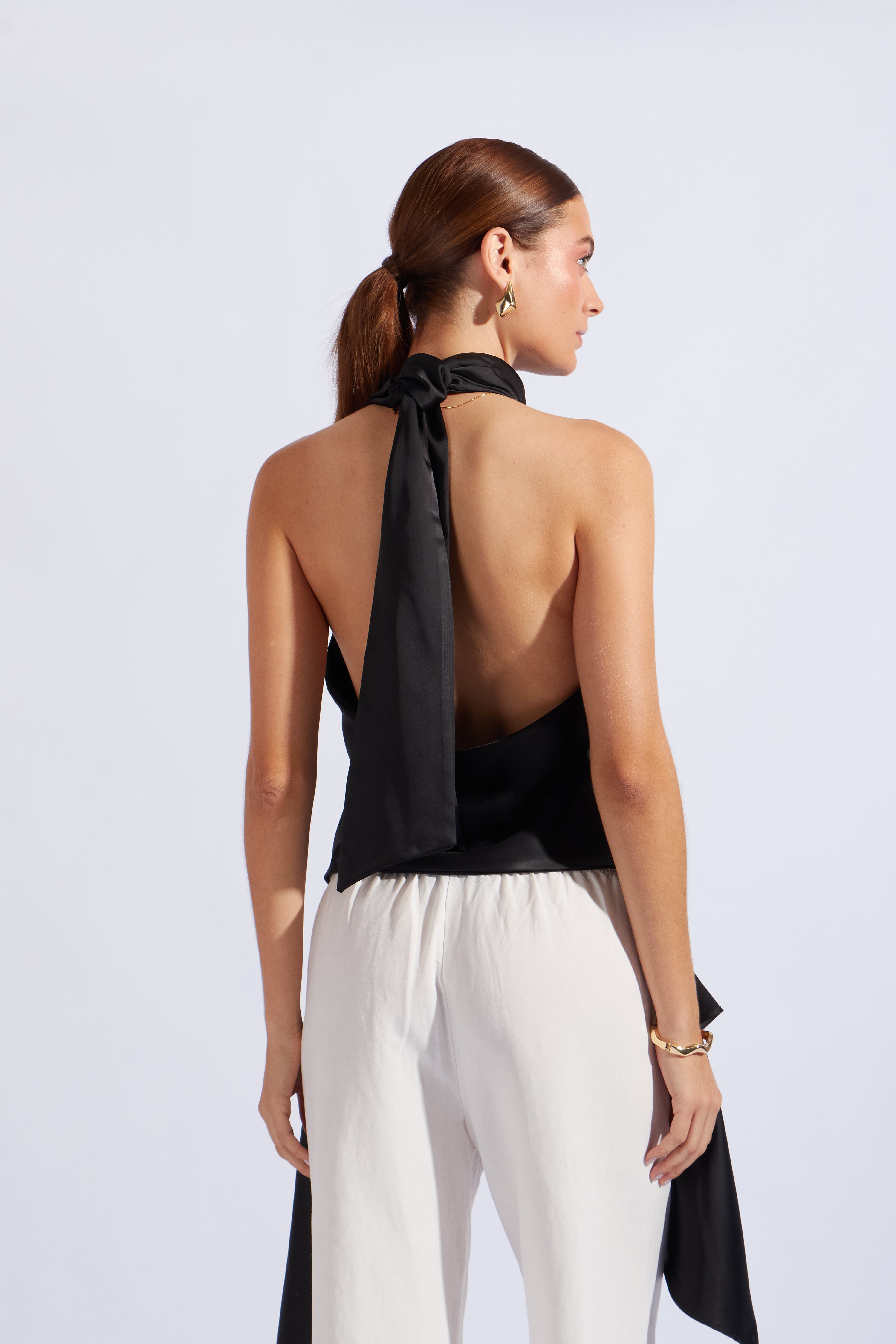 Top Halter Satinado Soft - Negro