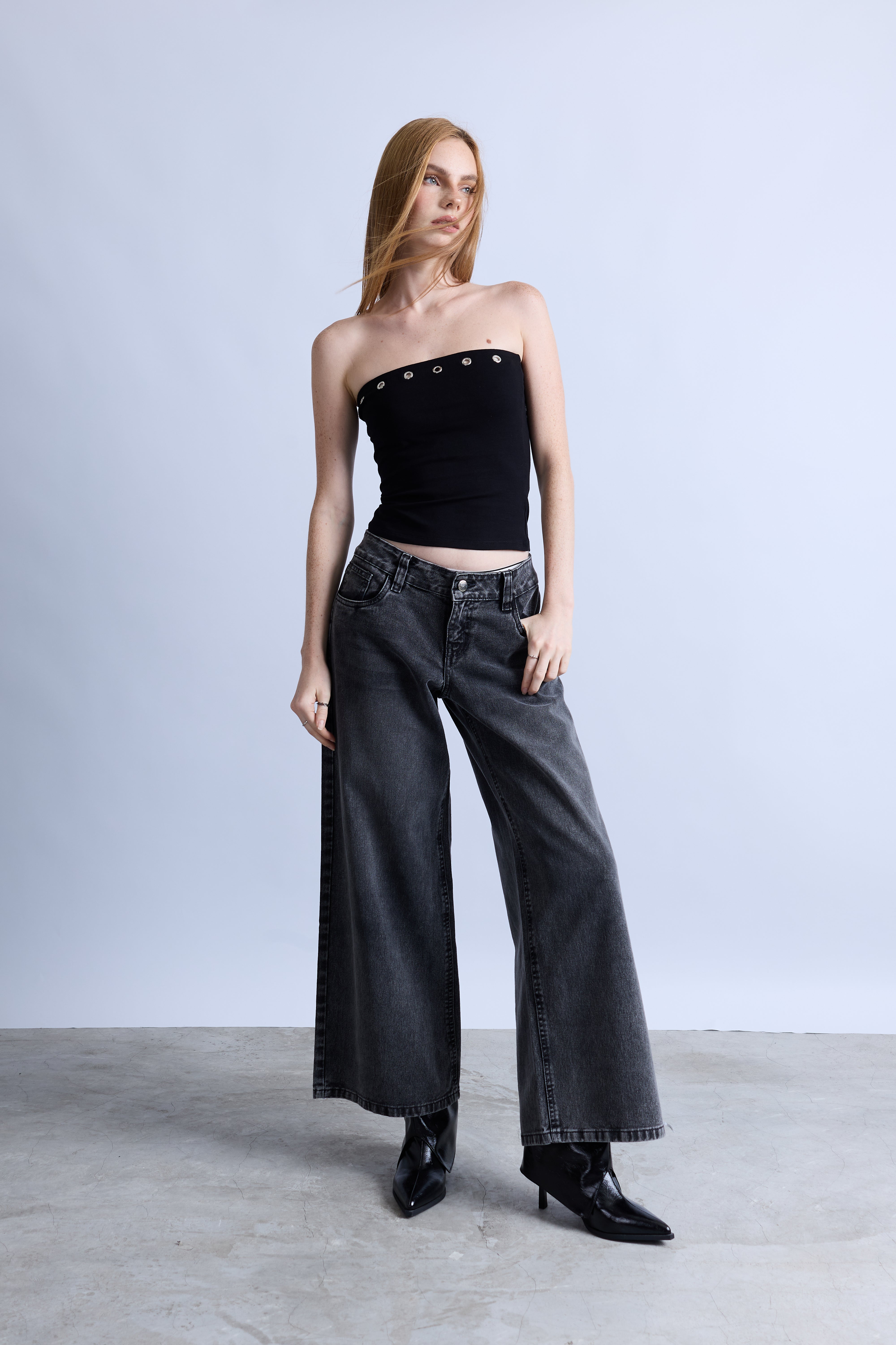 Top Strapless Ojalillos - Negro