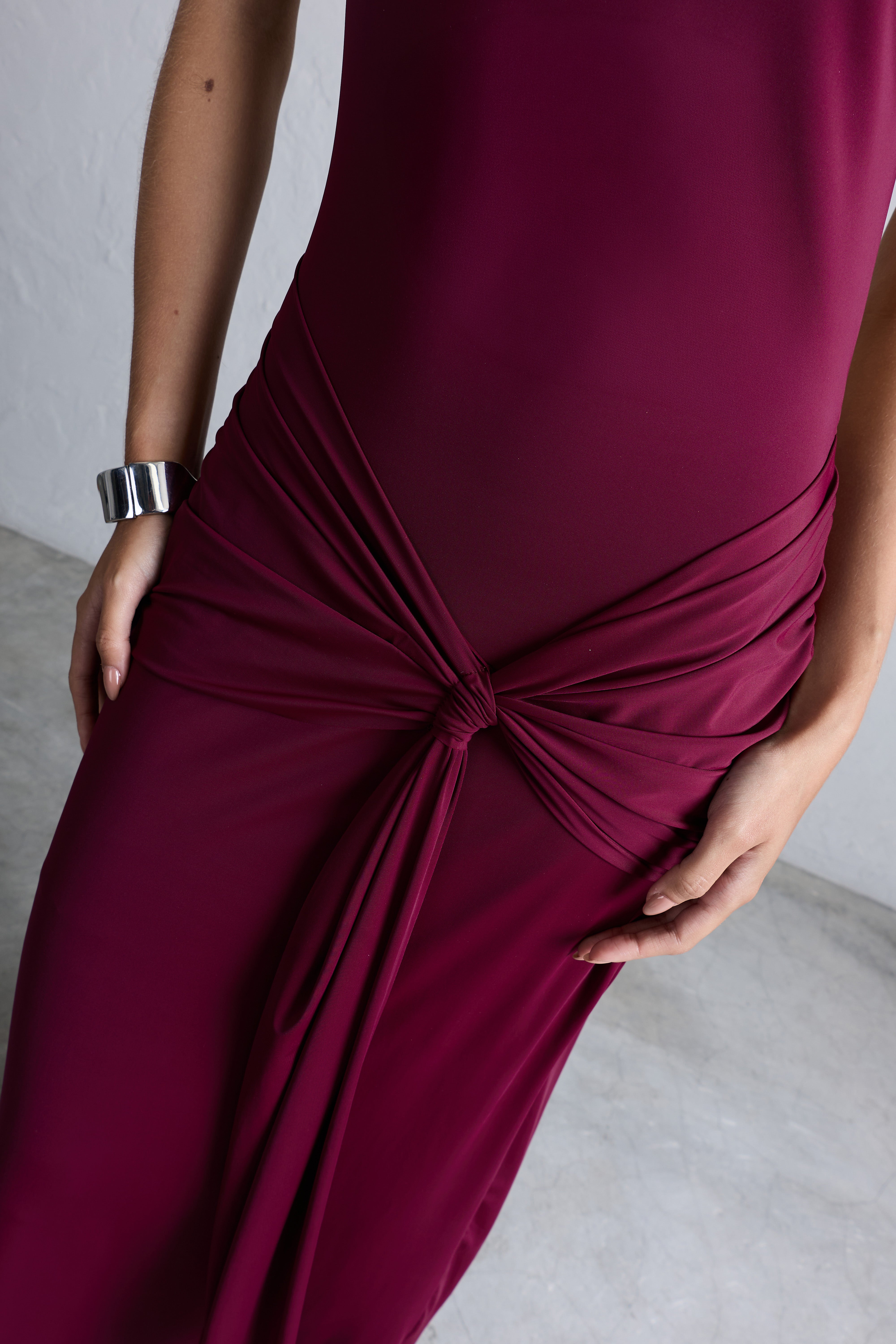Vestido Drapeado con Caída - Burgundy