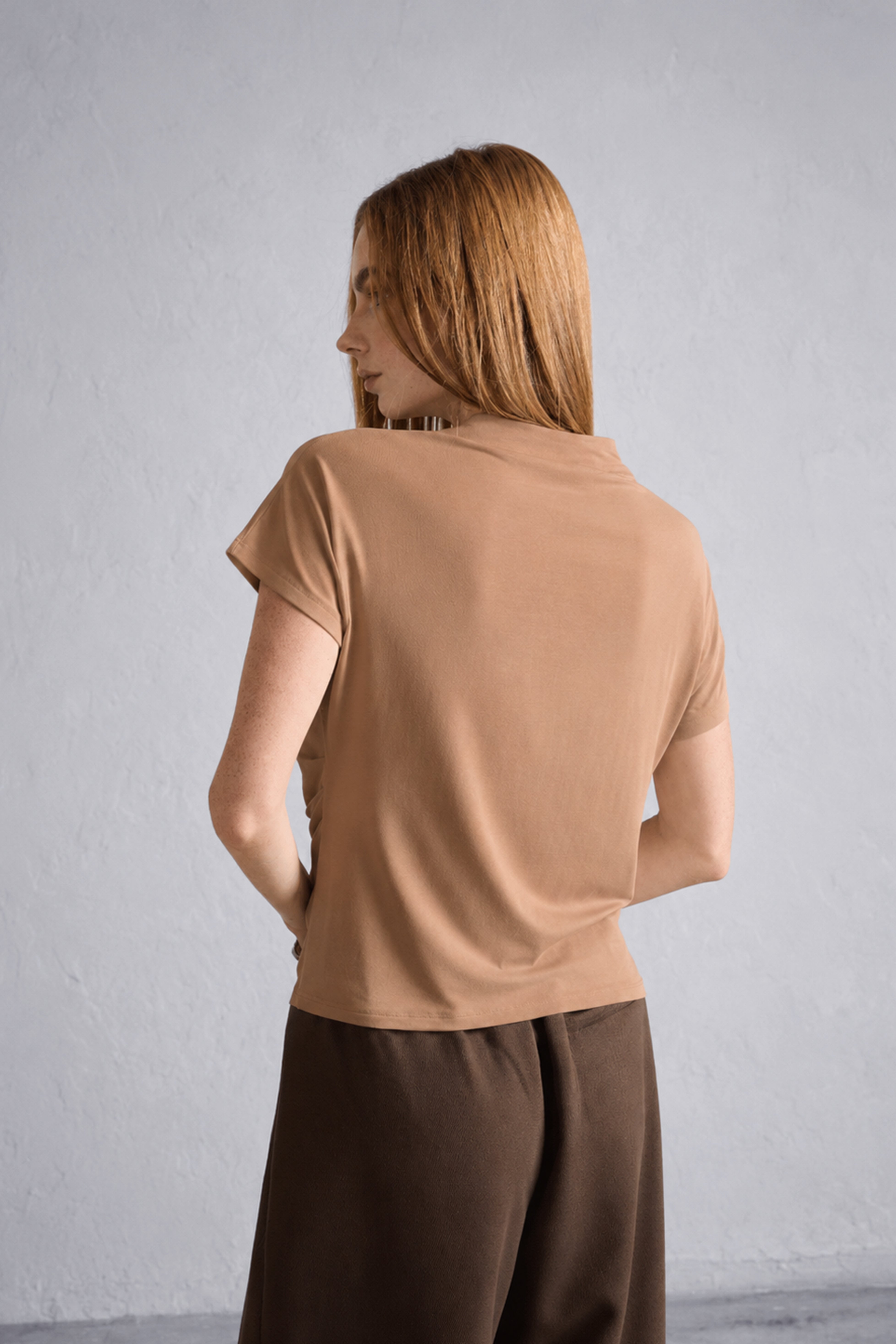 Top Drapeado Cuello Medio - Topo