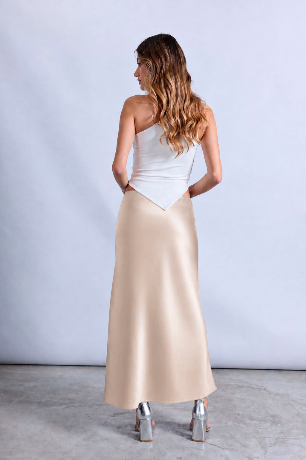 Falda Midi Satinada - Beige