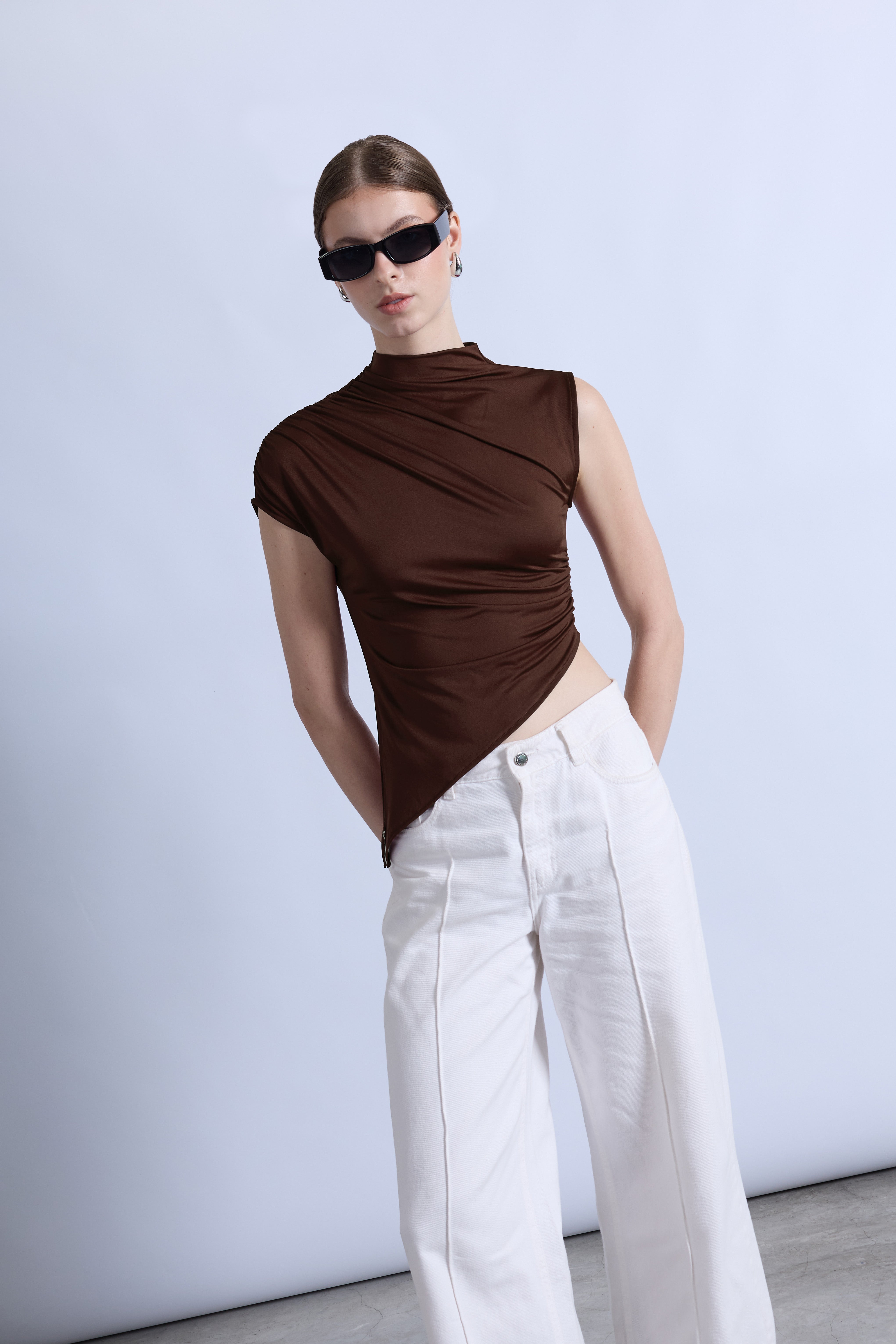 Top Drapeado Cuello Mock - Marrón