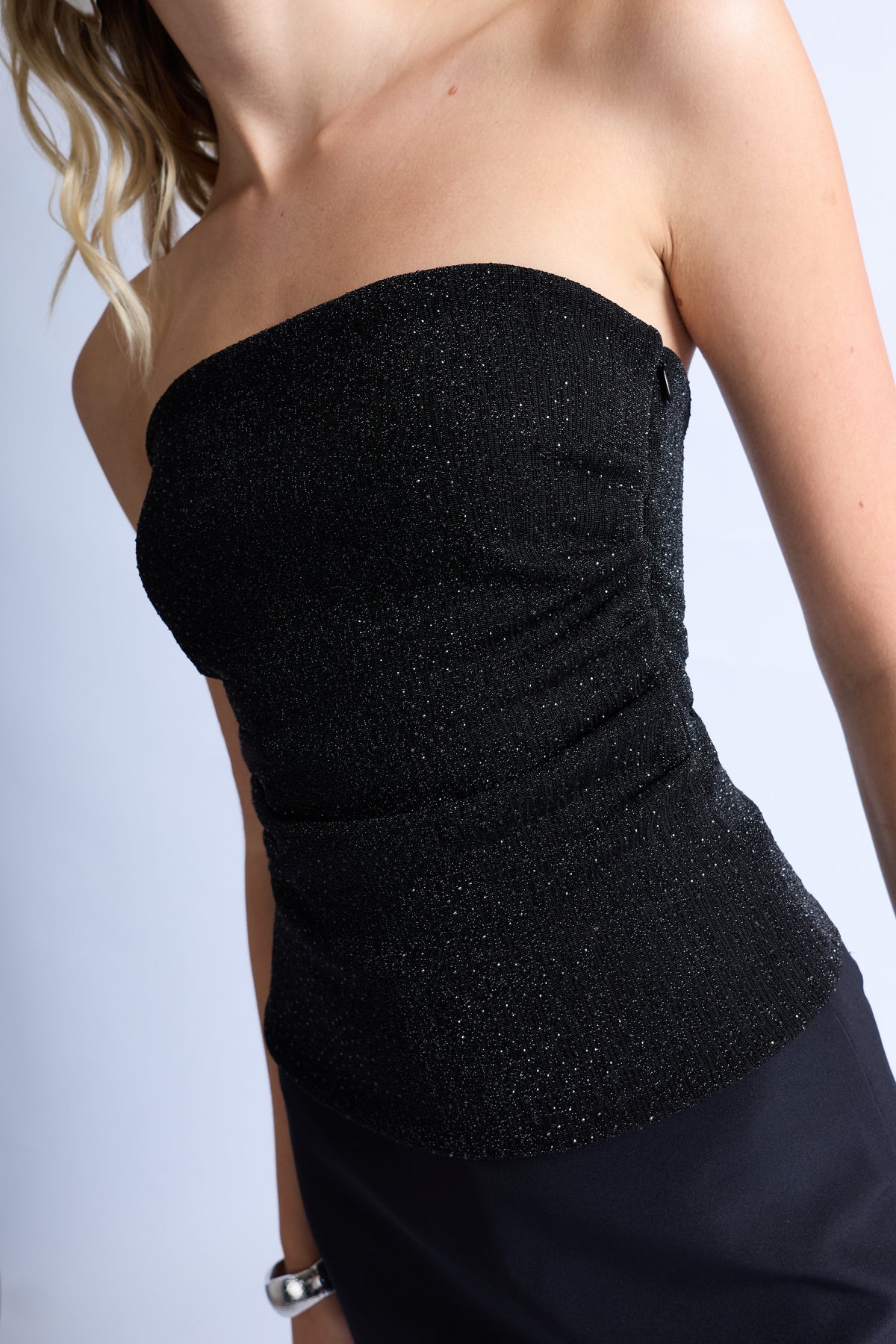 Top Strapless Brillo - Negro