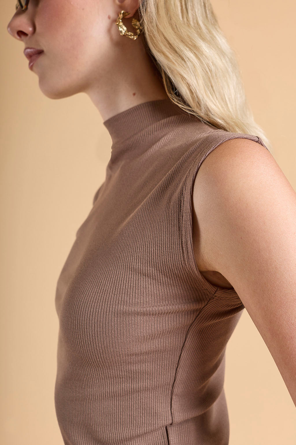 Top Cuello Alto Rib - Topo