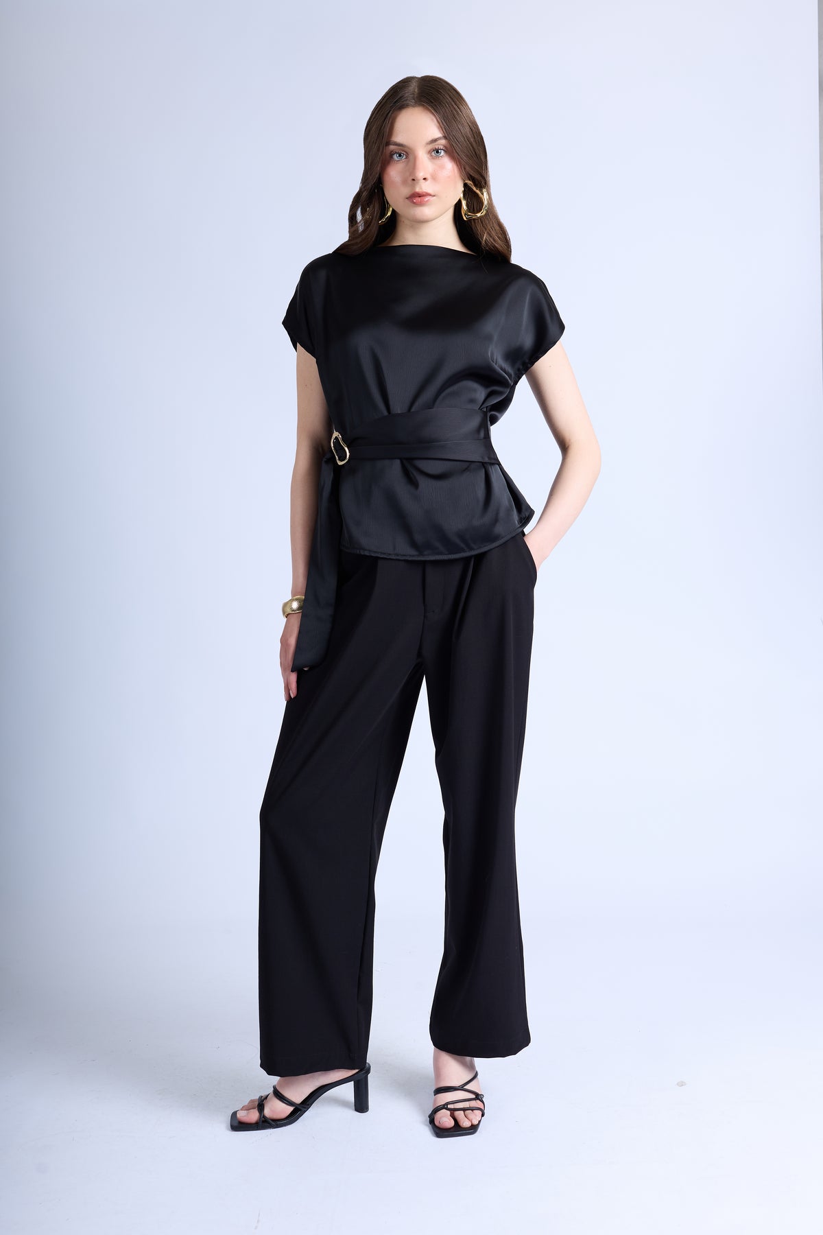 Blusa Cuello Alto con Cinturón - Negro