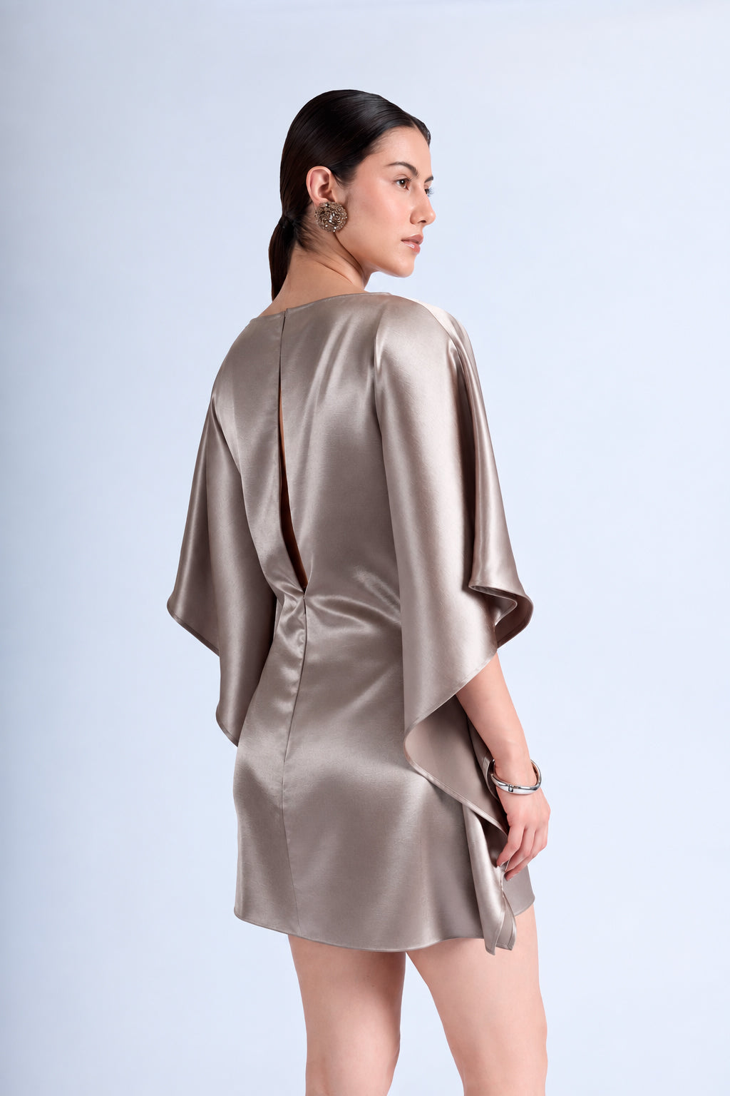 Vestido Satinado Manga Kimono - Taupe