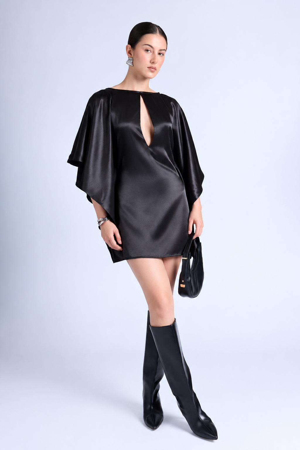 Vestido Satinado Manga Kimono - Negro