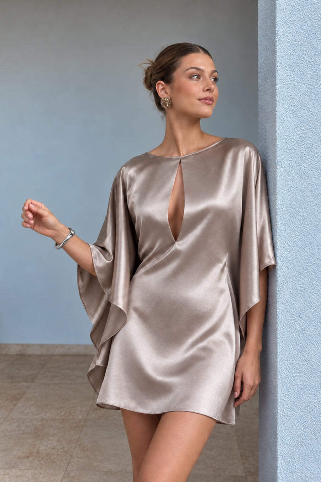 Vestido Satinado Manga Kimono - Taupe
